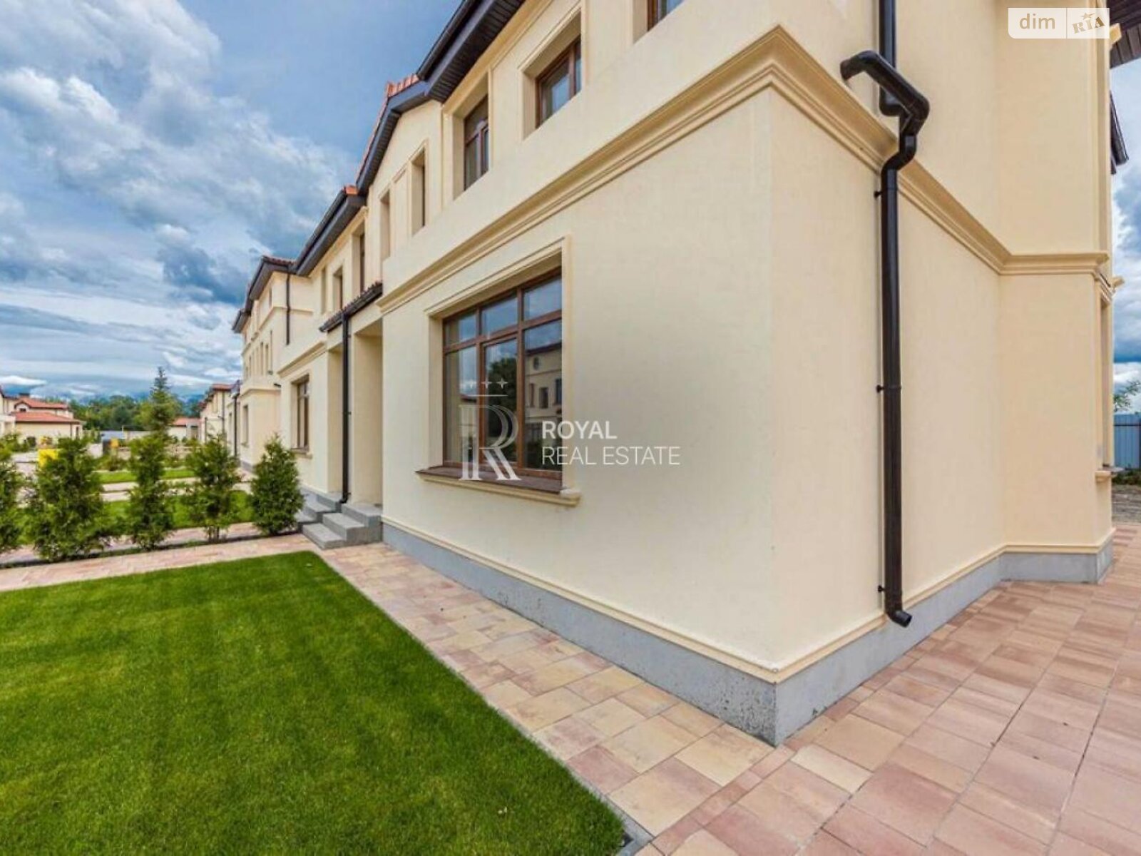 трехэтажный дом, 220 кв. м, кирпич. Продажа в Подгорцах фото 1 трехэтажный дом, 220 кв. м, кирпич. Продажа в Подгорцах фото 1