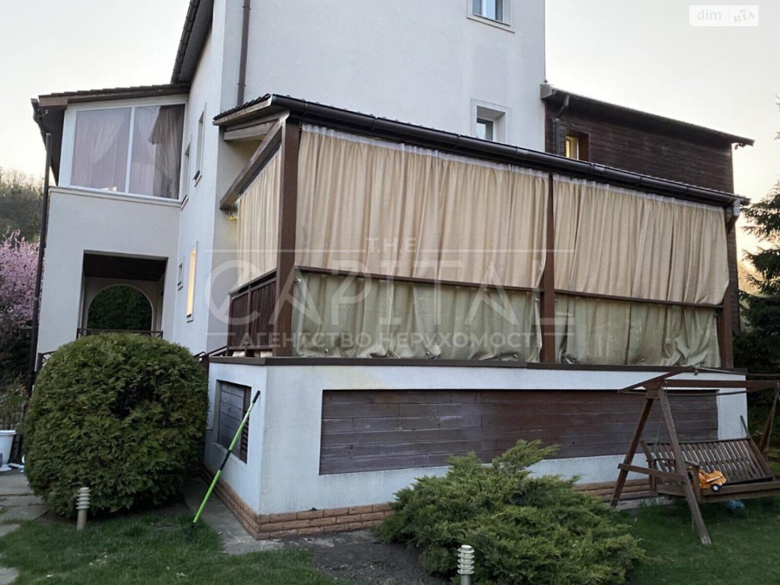 трехэтажный дом с балконом, 500 кв. м, кирпич. Продажа в Подгорцах фото 1