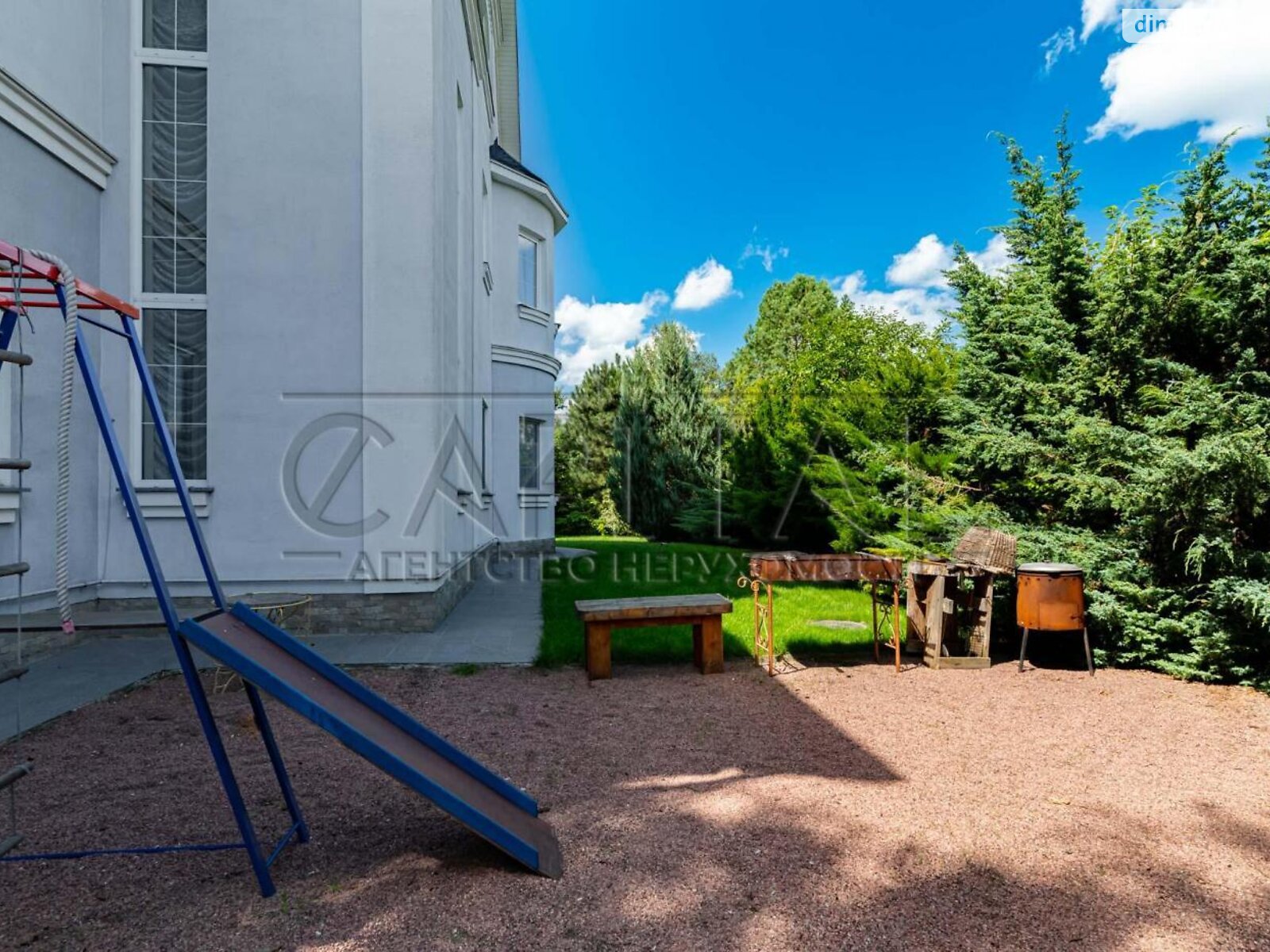 трехэтажный дом с балконом, 461 кв. м, кирпич. Продажа в Подгорцах фото 1