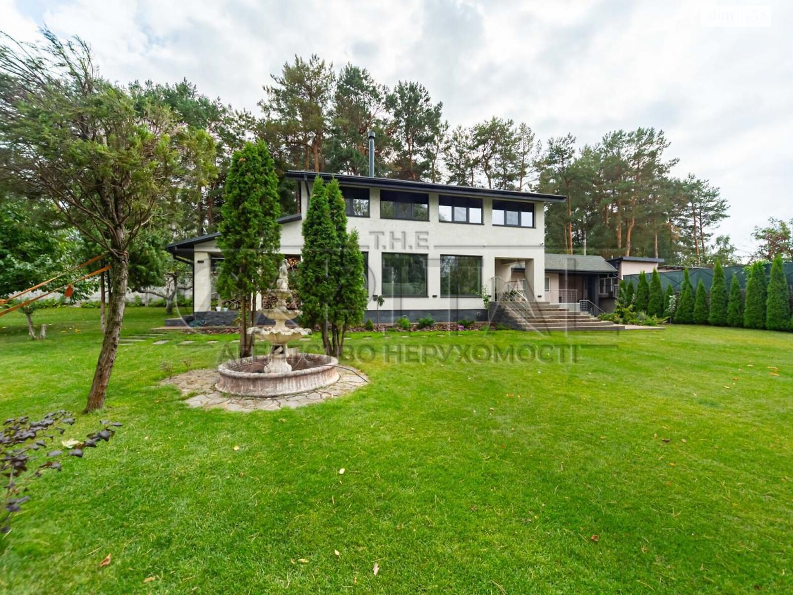 двоповерховий будинок з опаленням, 368 кв. м, кирпич. Продаж у Підгірцях фото 1 двоповерховий будинок з опаленням, 368 кв. м, кирпич. Продаж у Підгірцях фото 1