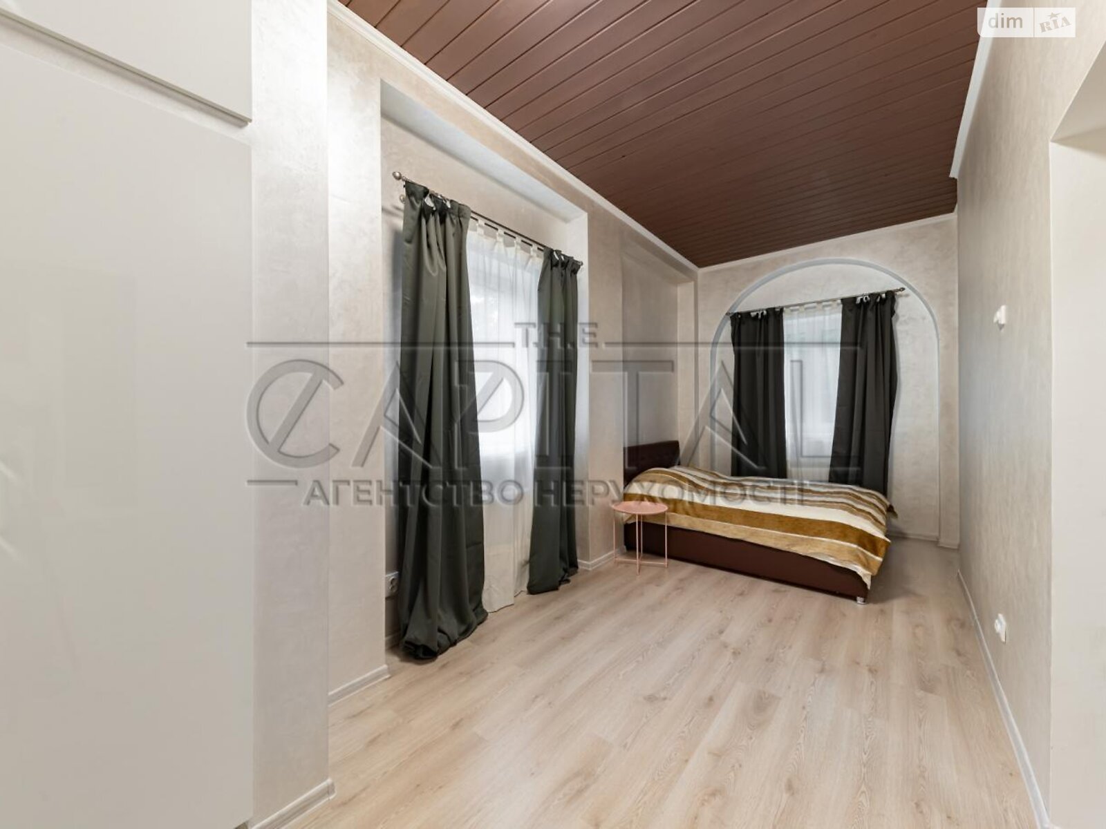 двоповерховий будинок з гаражем, 500 кв. м, цегла. Продаж у Підгірцях фото 1 двоповерховий будинок з гаражем, 500 кв. м, цегла. Продаж у Підгірцях фото 1