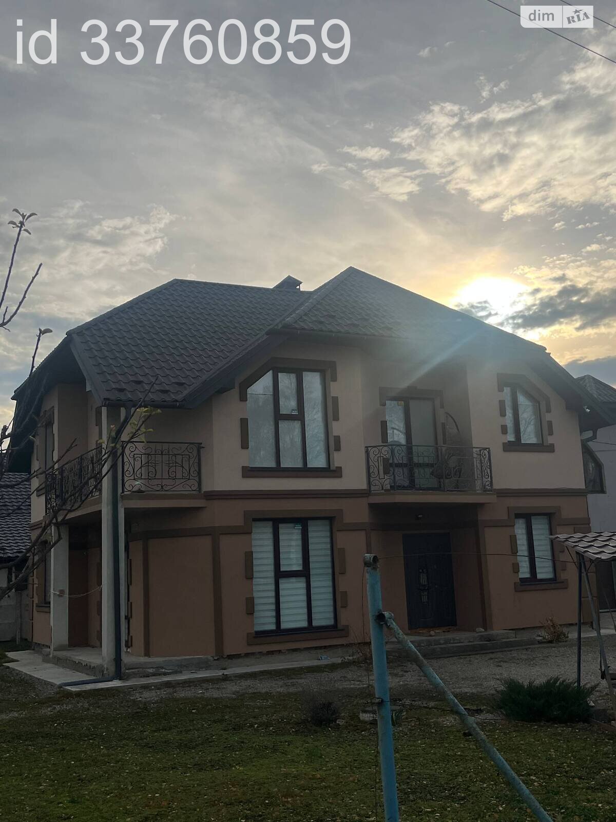 двухэтажный дом с балконом, 197 кв. м, кирпич. Продажа в Подлужьем фото 1