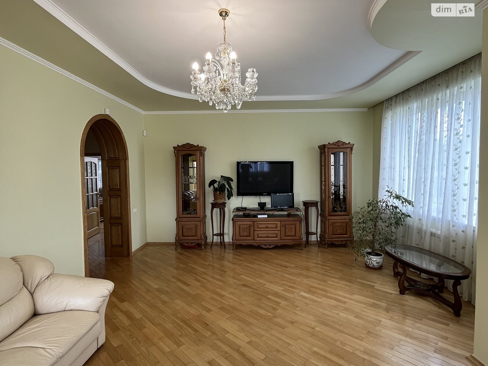 трехэтажный дом с гаражом, 340 кв. м, кирпич. Продажа в Подпечерах фото 1