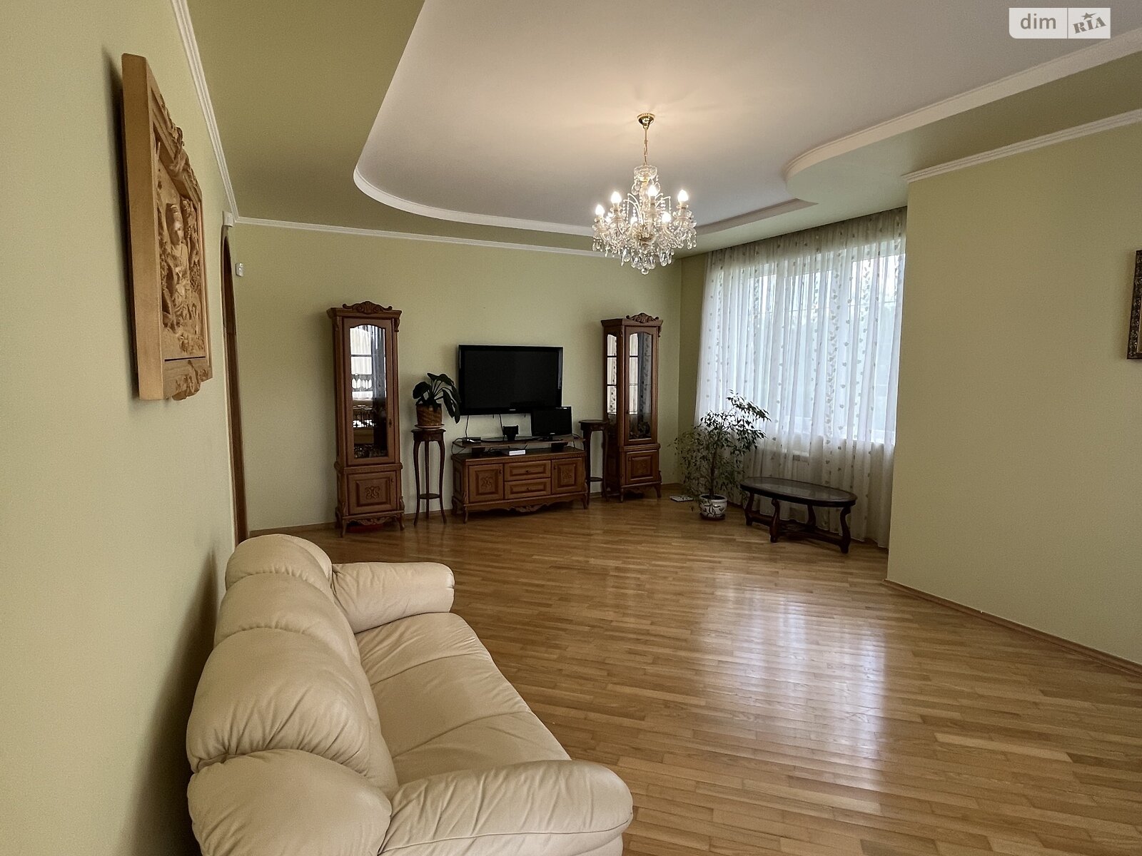 трехэтажный дом с гаражом, 340 кв. м, кирпич. Продажа в Подпечерах фото 1