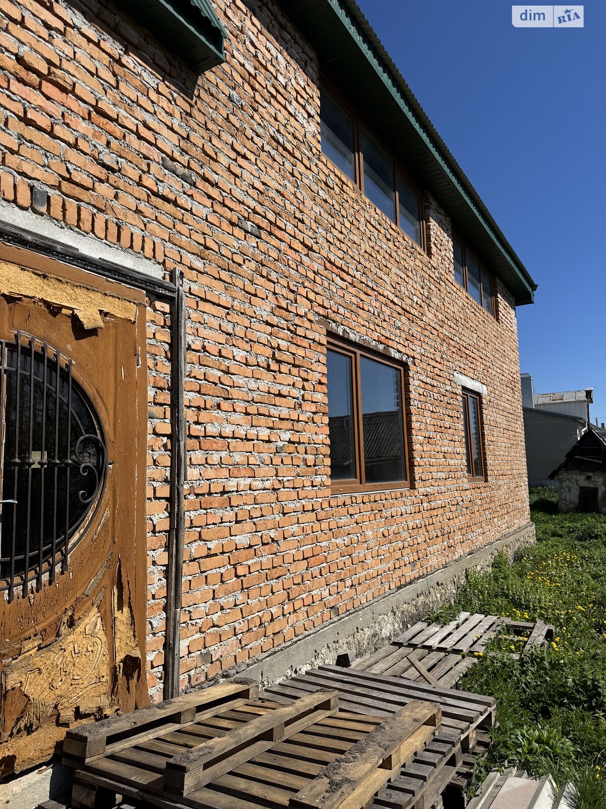 двухэтажный дом с гаражом, 170 кв. м, кирпич. Продажа в Подволочинске район Подволочиск фото 1 двухэтажный дом с гаражом, 170 кв. м, кирпич. Продажа в Подволочинске район Подволочиск фото 1