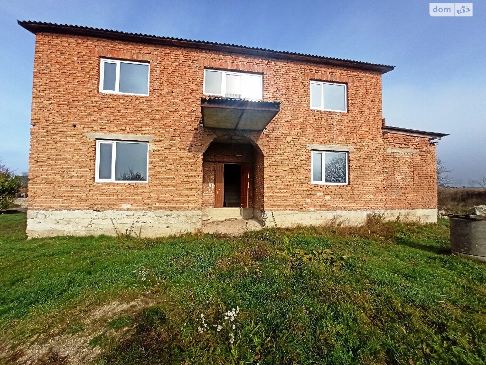 двухэтажный дом с балконом, 285 кв. м, кирпич. Продажа в Скалате фото 1