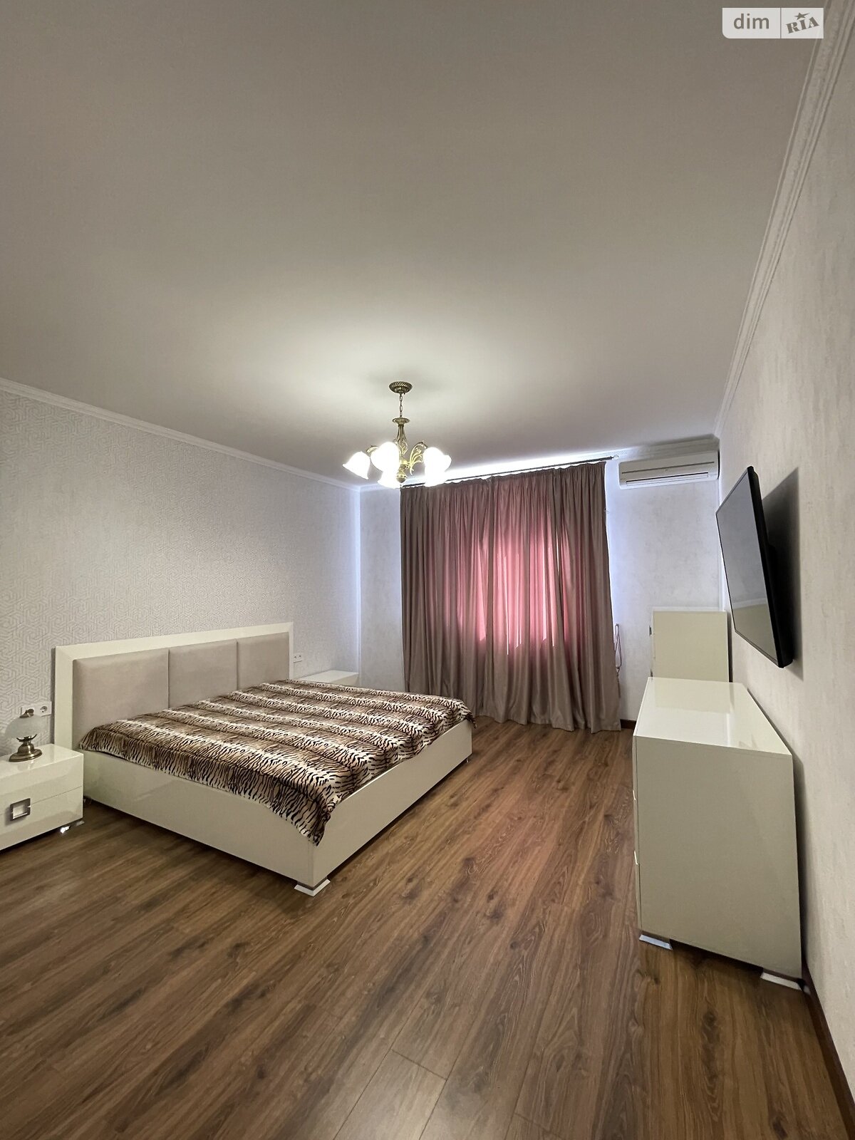 двоповерховий будинок з ремонтом, 315 кв. м, цегла. Продаж у Погребах фото 1 двоповерховий будинок з ремонтом, 315 кв. м, цегла. Продаж у Погребах фото 1