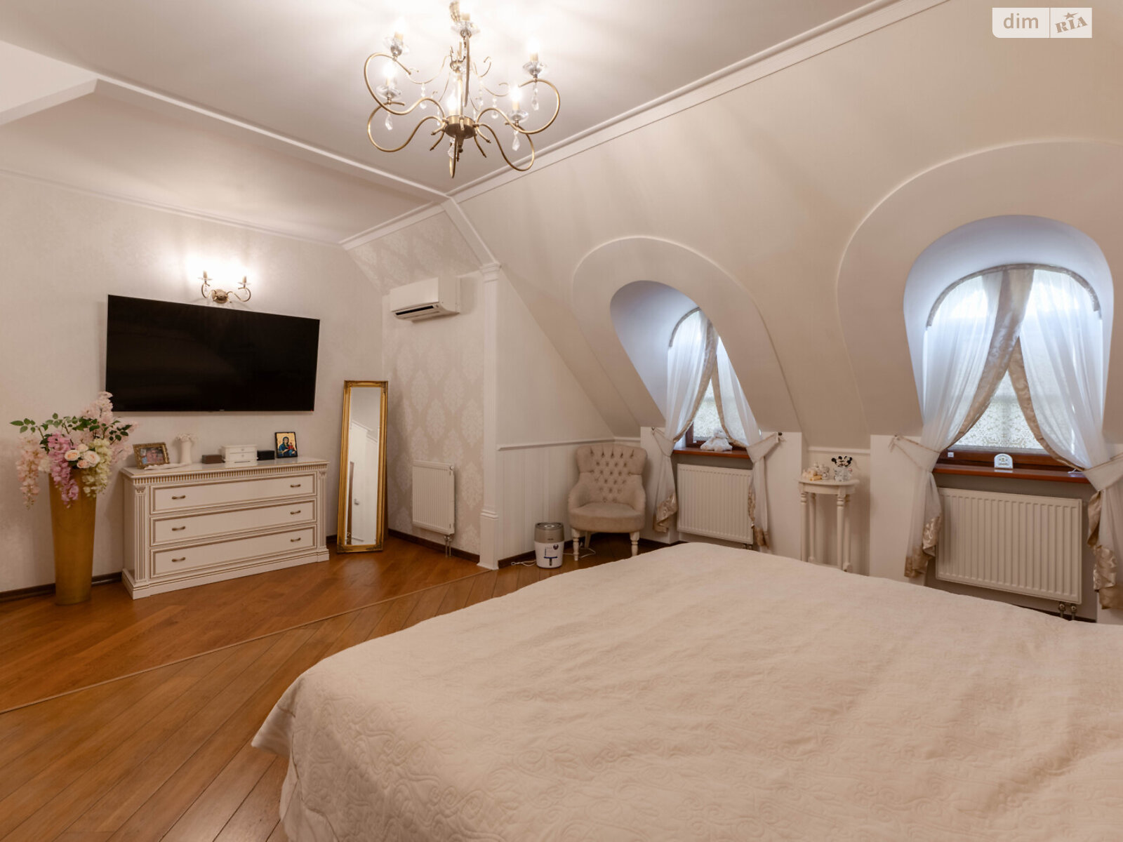 двоповерховий будинок з гаражем, 431 кв. м, цегла. Продаж у Погребах фото 1 двоповерховий будинок з гаражем, 431 кв. м, цегла. Продаж у Погребах фото 1