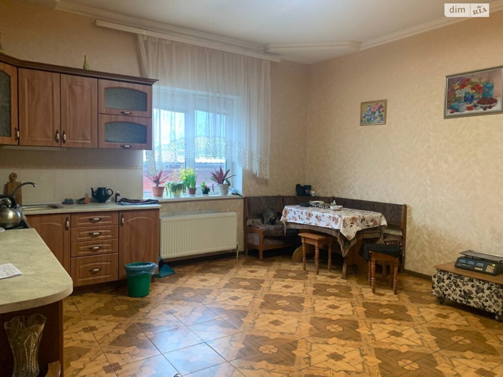 двухэтажный дом с балконом, 231 кв. м, кирпич. Продажа в Погребы фото 1