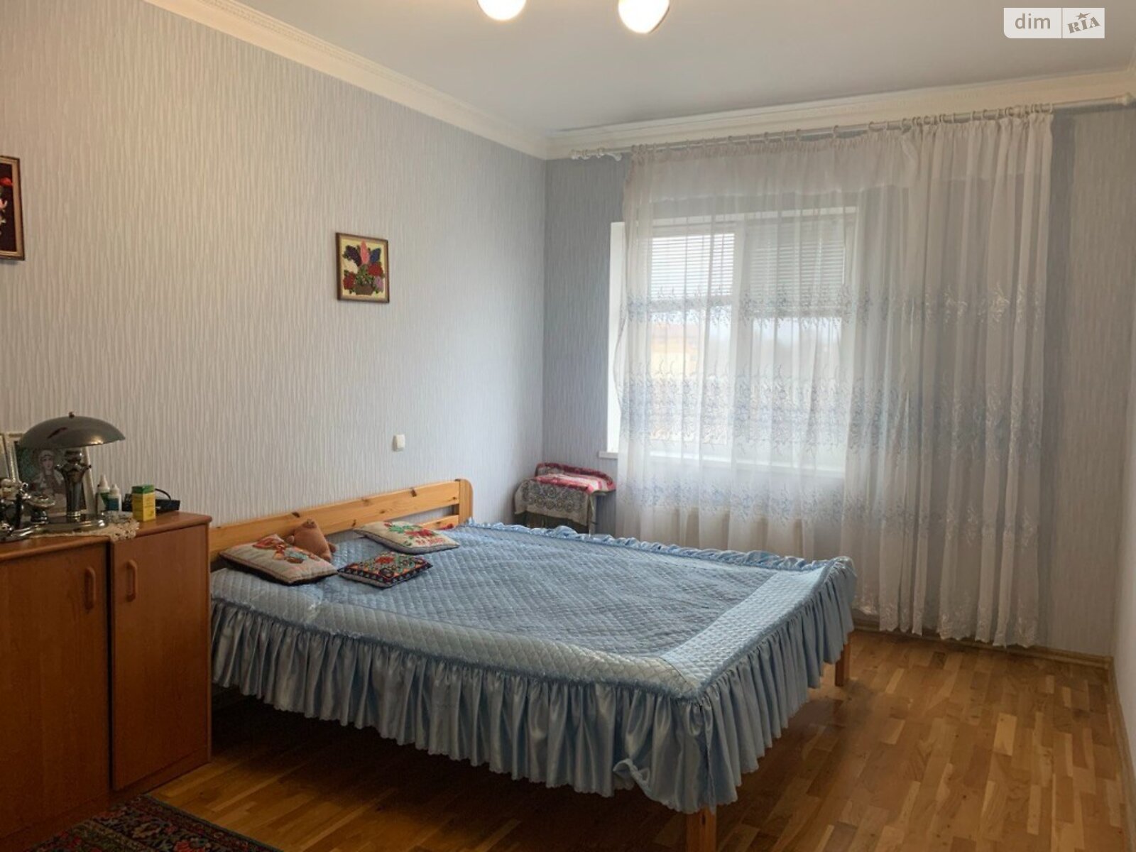 двухэтажный дом с балконом, 231 кв. м, кирпич. Продажа в Погребы фото 1