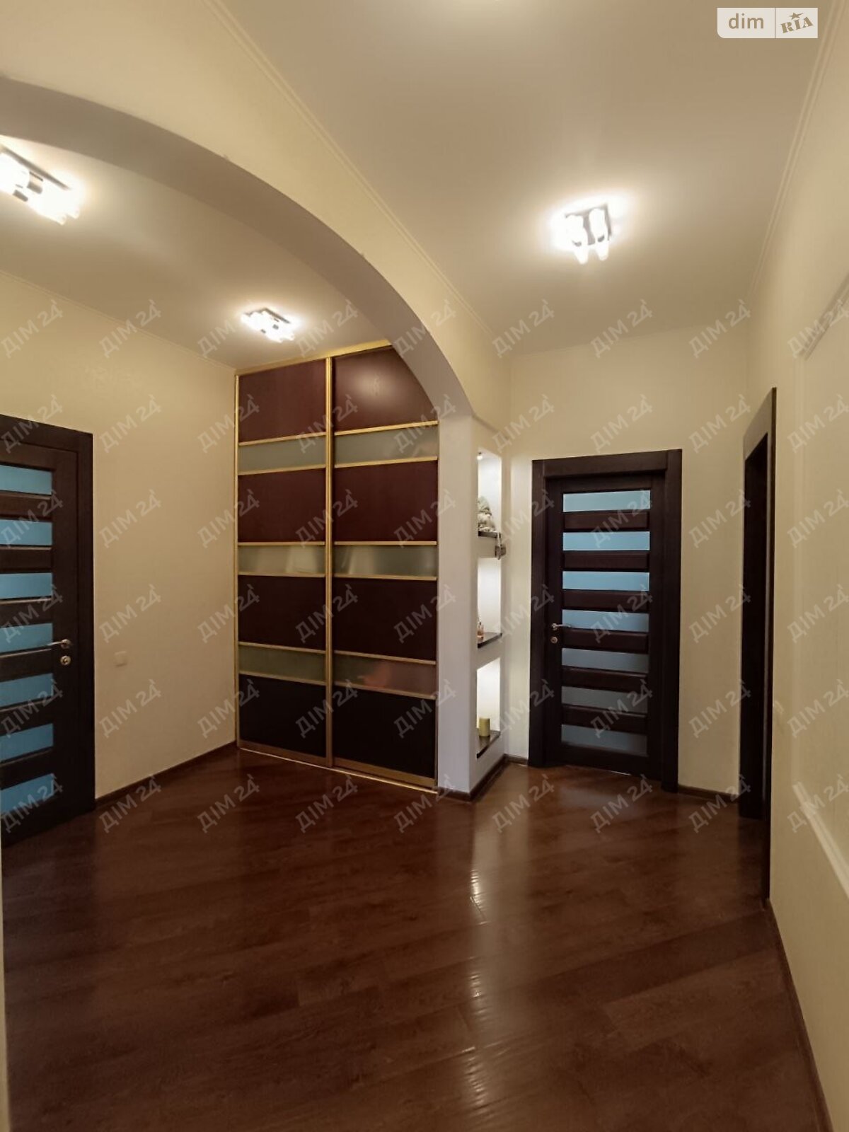 двоповерховий будинок з гаражем, 300 кв. м, цегла. Продаж в Полтаві, район 1-ша міська лікарня фото 1 двоповерховий будинок з гаражем, 300 кв. м, цегла. Продаж в Полтаві, район 1-ша міська лікарня фото 1