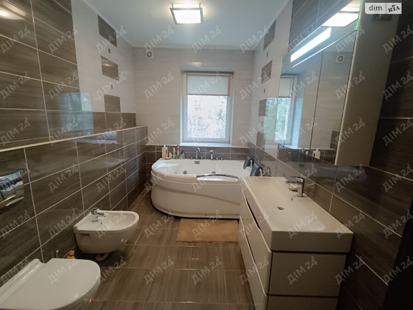 двоповерховий будинок з гаражем, 300 кв. м, цегла. Продаж в Полтаві, район 1-ша міська лікарня фото 1 двоповерховий будинок з гаражем, 300 кв. м, цегла. Продаж в Полтаві, район 1-ша міська лікарня фото 1