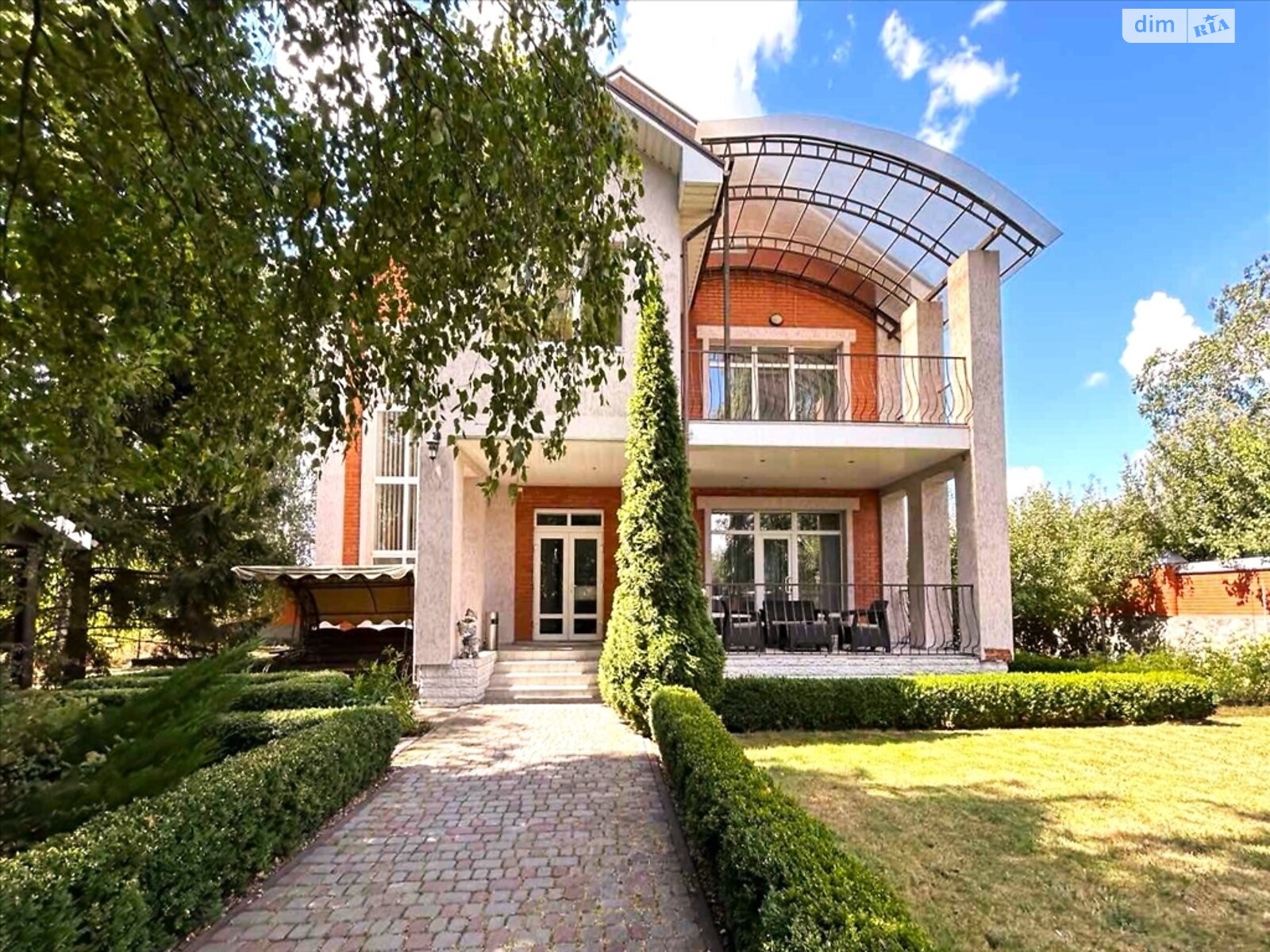 двоповерховий будинок з гаражем, 300 кв. м, цегла. Продаж в Полтаві, район 1-ша міська лікарня фото 1 двоповерховий будинок з гаражем, 300 кв. м, цегла. Продаж в Полтаві, район 1-ша міська лікарня фото 1