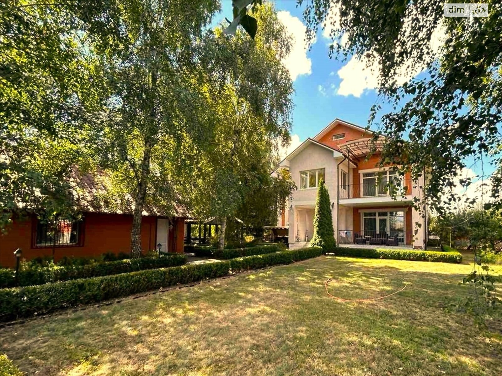 двоповерховий будинок з гаражем, 300 кв. м, цегла. Продаж в Полтаві, район 1-ша міська лікарня фото 1 двоповерховий будинок з гаражем, 300 кв. м, цегла. Продаж в Полтаві, район 1-ша міська лікарня фото 1