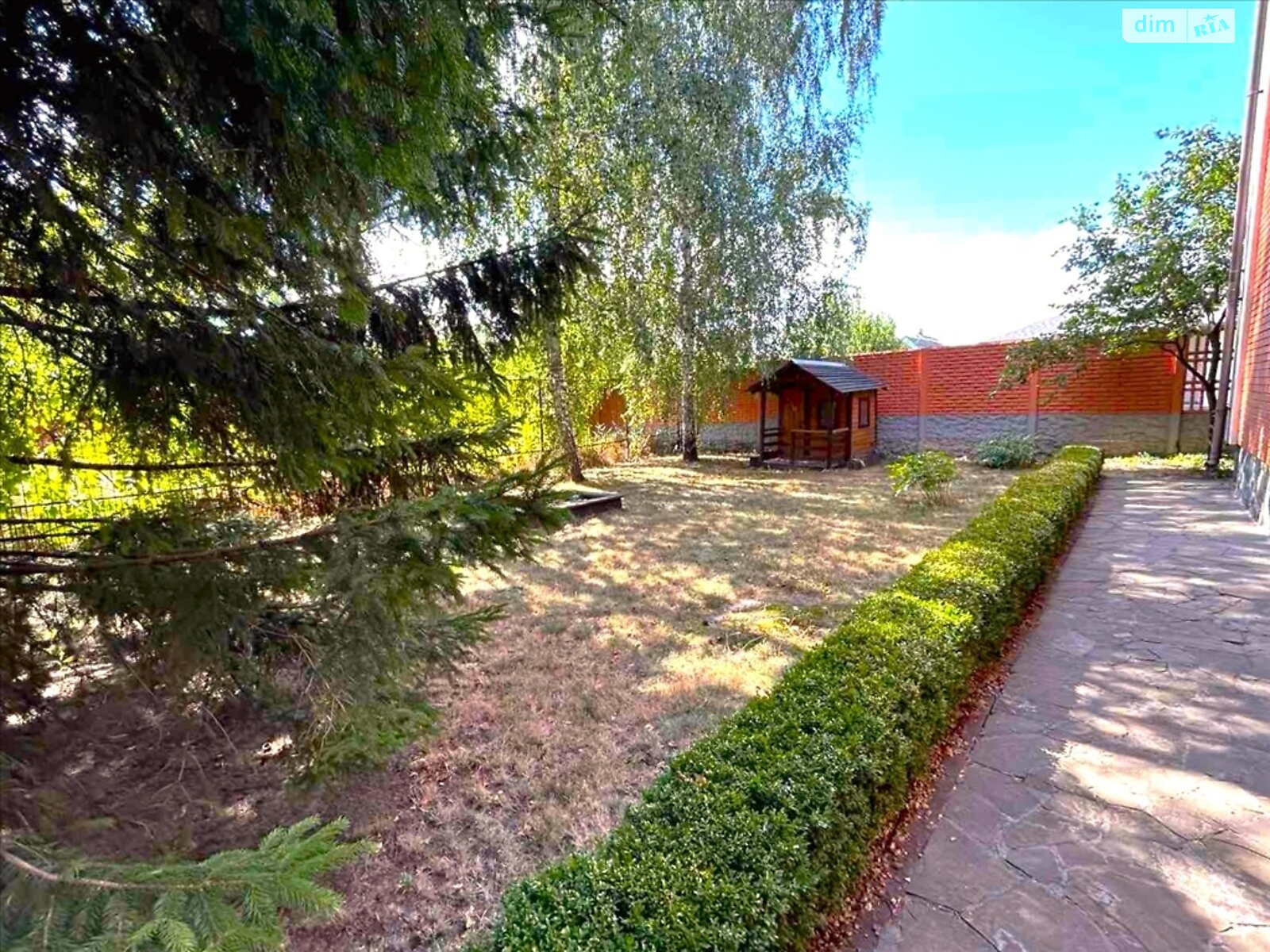 двоповерховий будинок з гаражем, 300 кв. м, цегла. Продаж в Полтаві, район 1-ша міська лікарня фото 1 двоповерховий будинок з гаражем, 300 кв. м, цегла. Продаж в Полтаві, район 1-ша міська лікарня фото 1