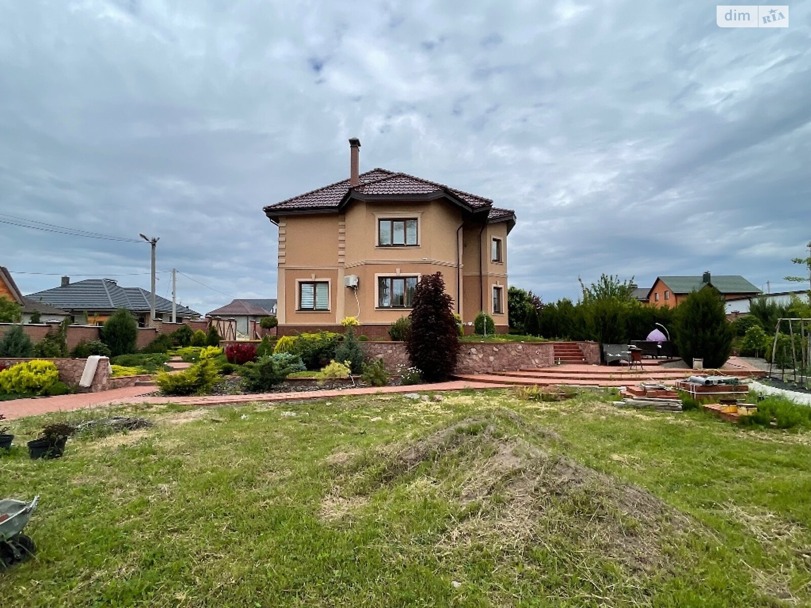 двухэтажный дом с отоплением, 320 кв. м, кирпич. Продажа в Полтаве район Браилки фото 1 двухэтажный дом с отоплением, 320 кв. м, кирпич. Продажа в Полтаве район Браилки фото 1
