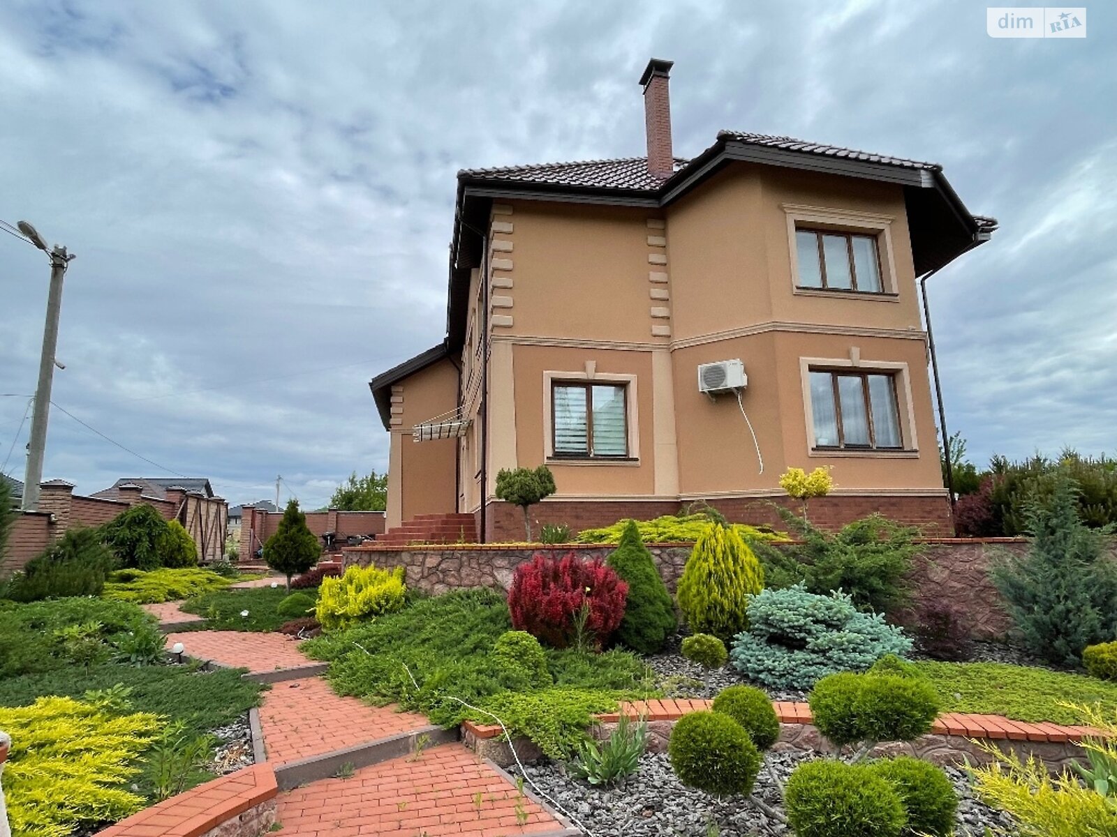 двухэтажный дом с отоплением, 320 кв. м, кирпич. Продажа в Полтаве район Браилки фото 1 двухэтажный дом с отоплением, 320 кв. м, кирпич. Продажа в Полтаве район Браилки фото 1