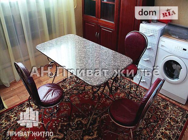 трехэтажный дом, 500 кв. м, кирпич. Продажа в Полтаве фото 1 трехэтажный дом, 500 кв. м, кирпич. Продажа в Полтаве фото 1