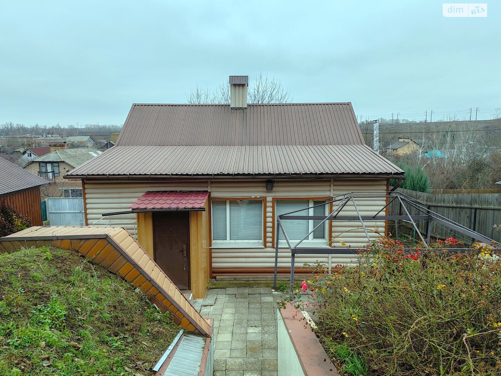 одноэтажный дом с гаражом, 68.6 кв. м, кирпич. Продажа в Полтаве район Подол фото 1 одноэтажный дом с гаражом, 68.6 кв. м, кирпич. Продажа в Полтаве район Подол фото 1