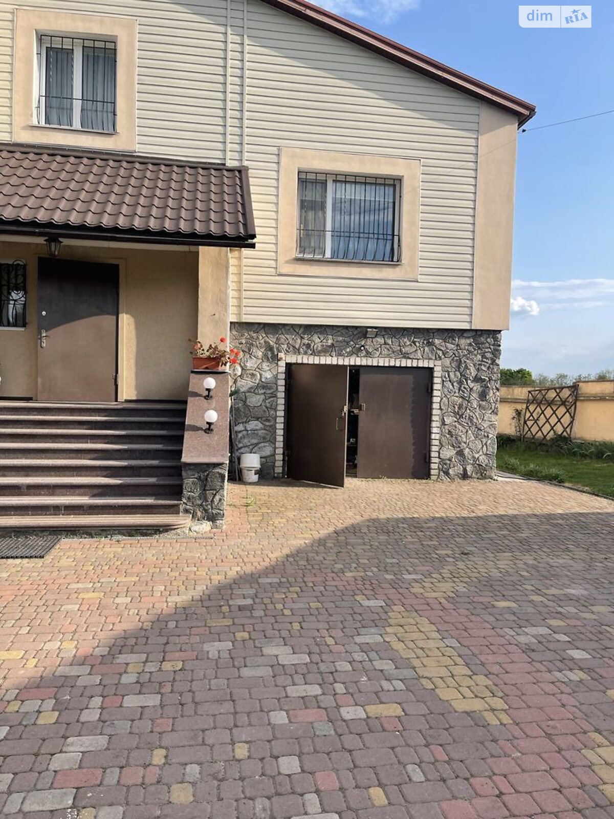 двухэтажный дом с гаражом, 277.9 кв. м, кирпич. Продажа в Полтаве фото 1