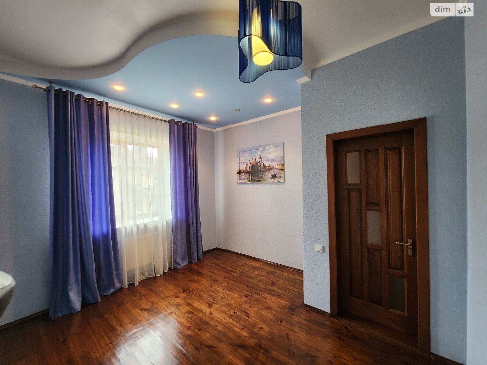 трехэтажный дом с отоплением, 247 кв. м, кирпич. Продажа в Полтаве район Яр фото 1 трехэтажный дом с отоплением, 247 кв. м, кирпич. Продажа в Полтаве район Яр фото 1