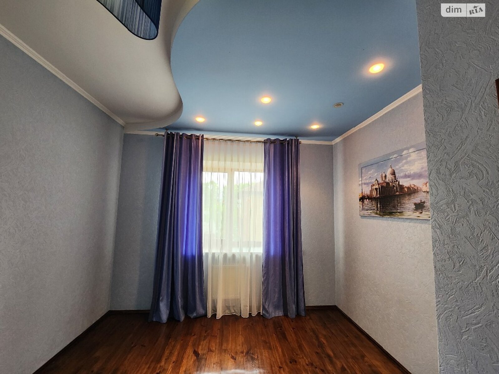 трехэтажный дом с отоплением, 247 кв. м, кирпич. Продажа в Полтаве район Яр фото 1 трехэтажный дом с отоплением, 247 кв. м, кирпич. Продажа в Полтаве район Яр фото 1