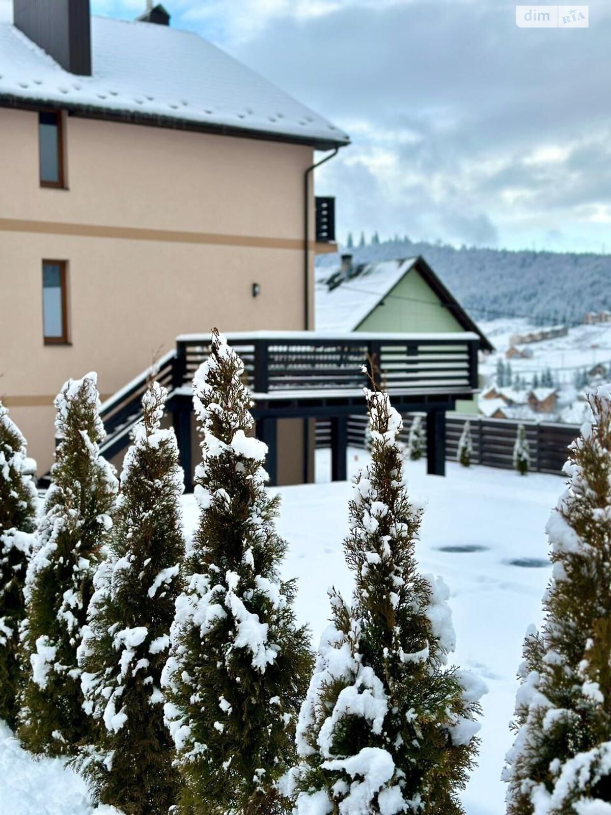 двоповерховий будинок з опаленням, 350 кв. м, цегла. Продаж у Поляниця фото 1 двоповерховий будинок з опаленням, 350 кв. м, цегла. Продаж у Поляниця фото 1