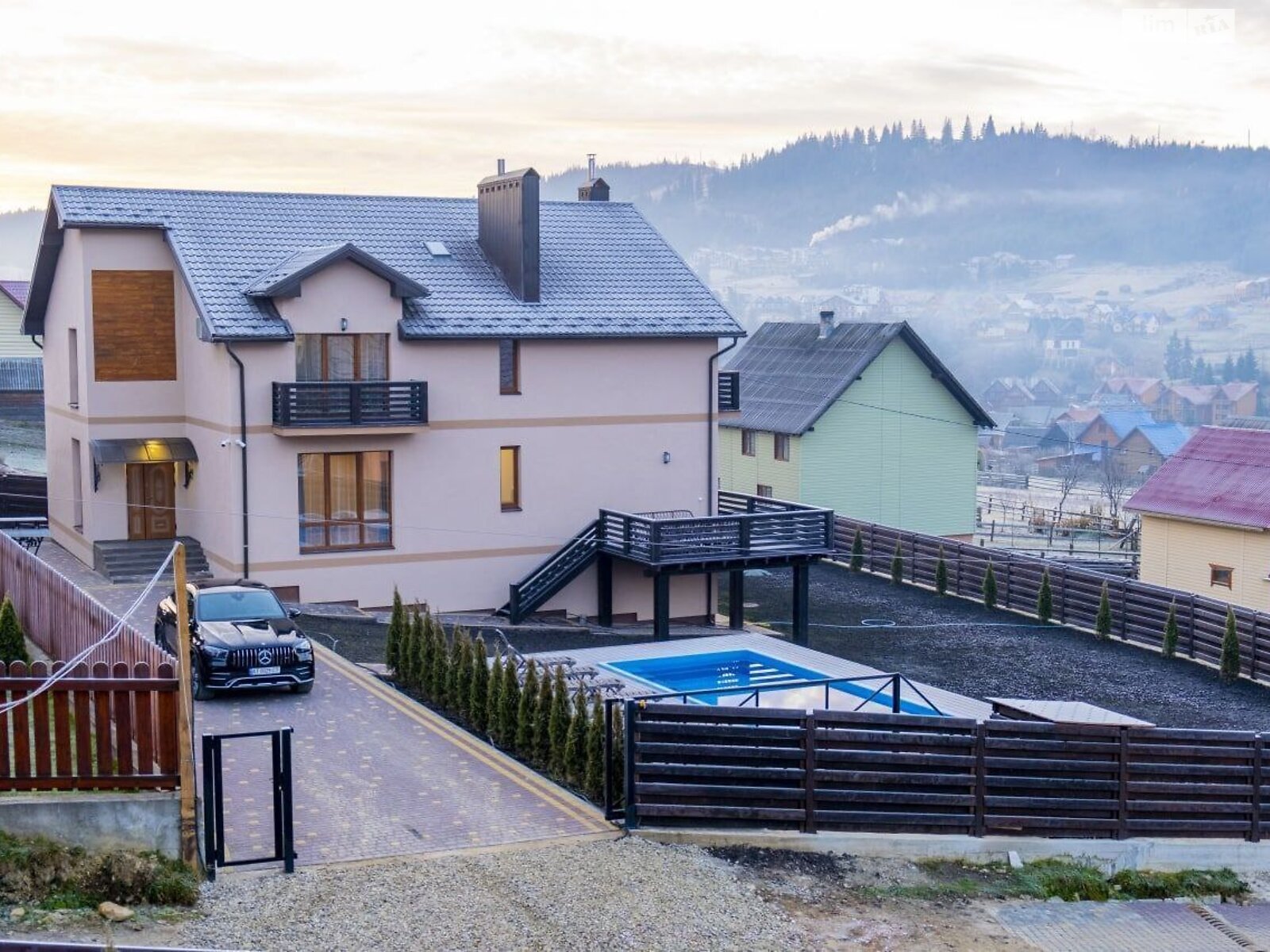 двоповерховий будинок з опаленням, 350 кв. м, цегла. Продаж у Поляниця фото 1 двоповерховий будинок з опаленням, 350 кв. м, цегла. Продаж у Поляниця фото 1