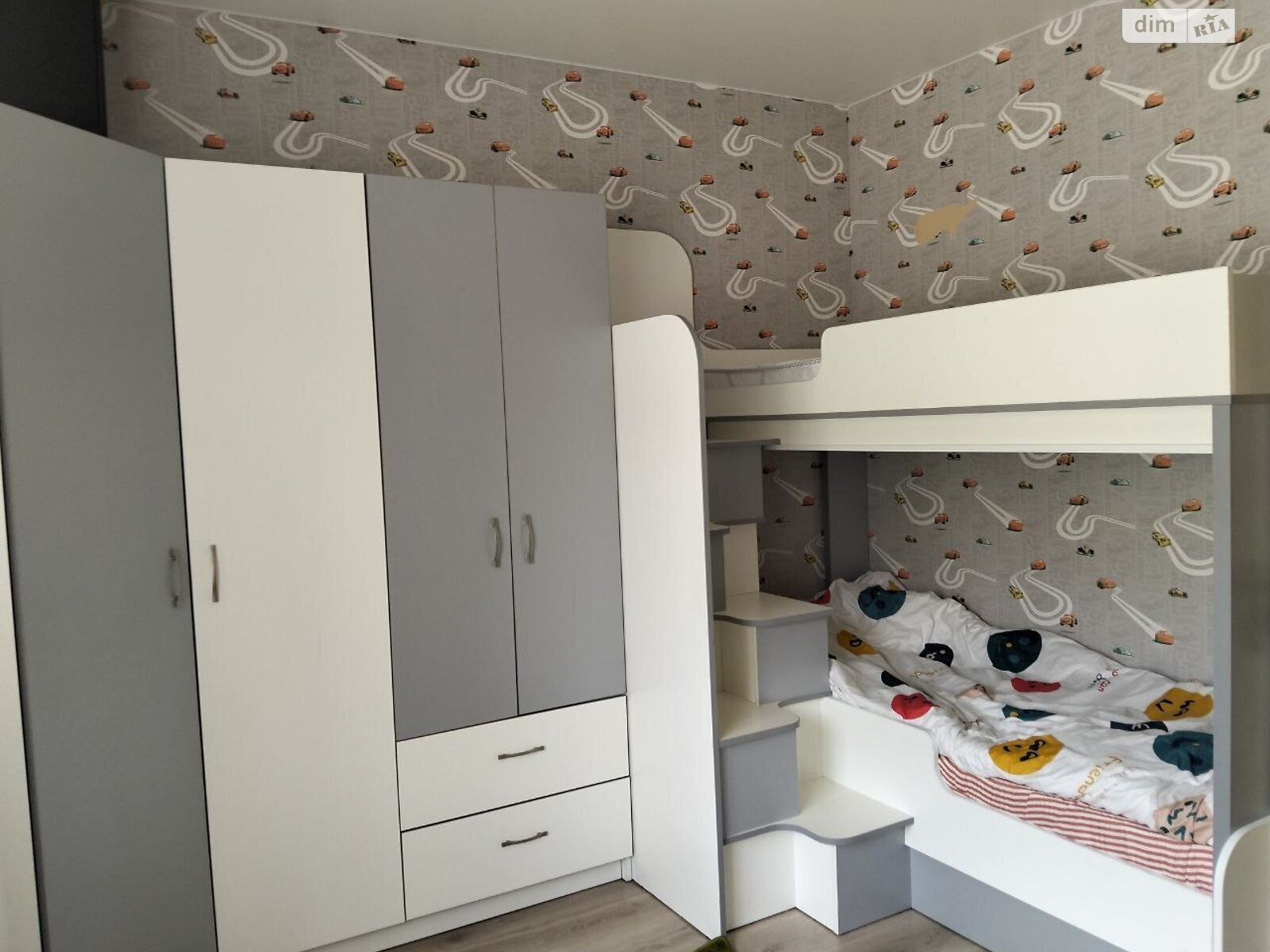 чотириповерховий будинок з ремонтом, 497 кв. м, газобетон. Продаж у Поляниця фото 1