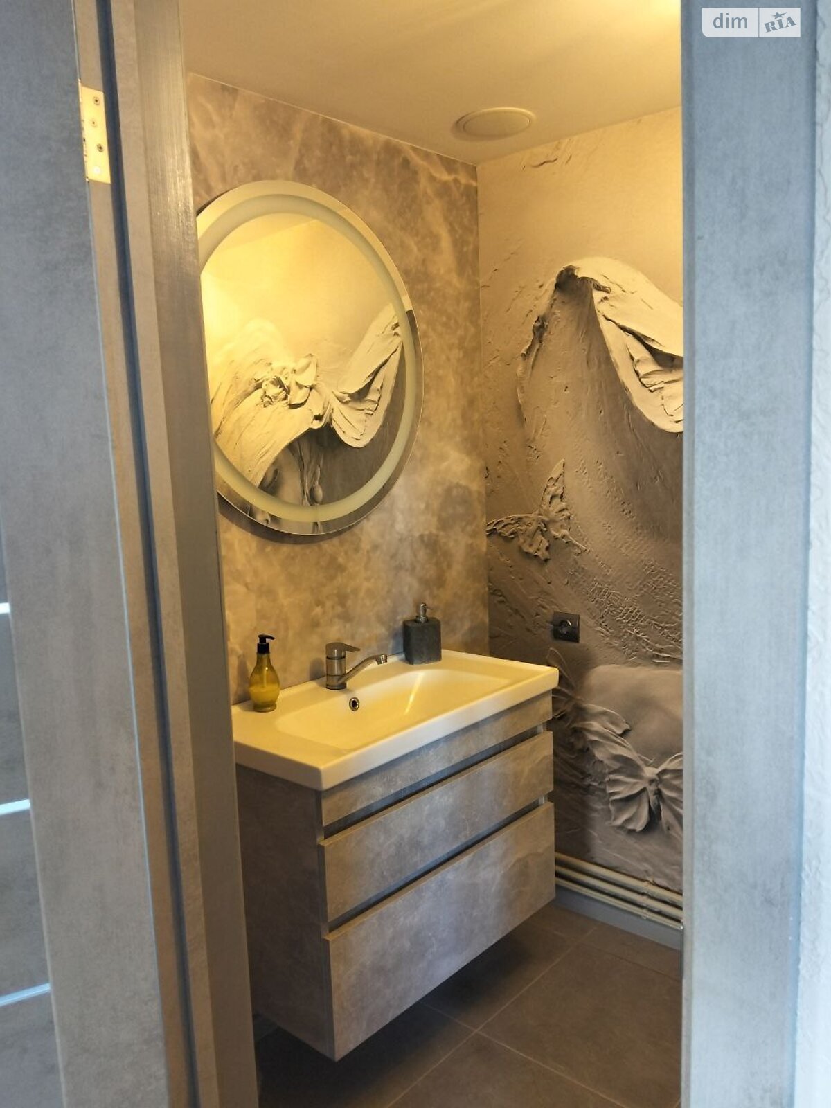 чотириповерховий будинок з ремонтом, 497 кв. м, газобетон. Продаж у Поляниця фото 1