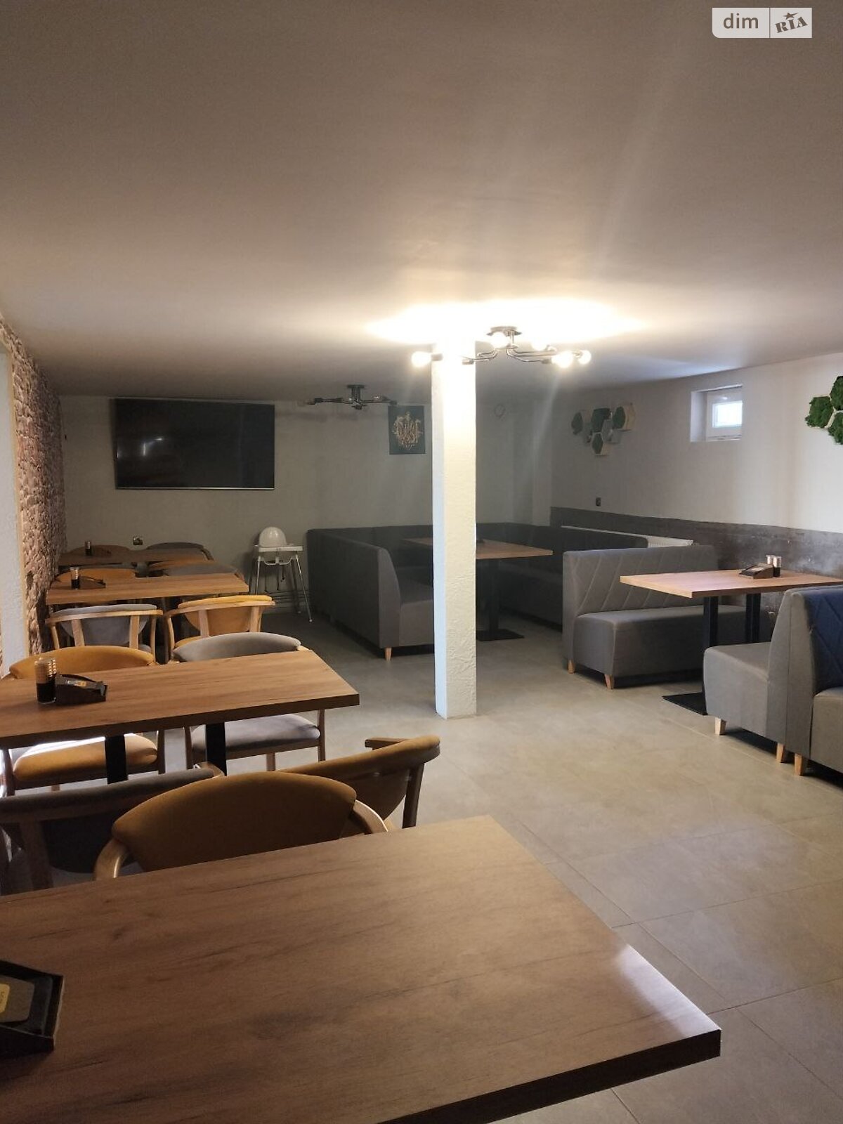 чотириповерховий будинок з ремонтом, 497 кв. м, газобетон. Продаж у Поляниця фото 1