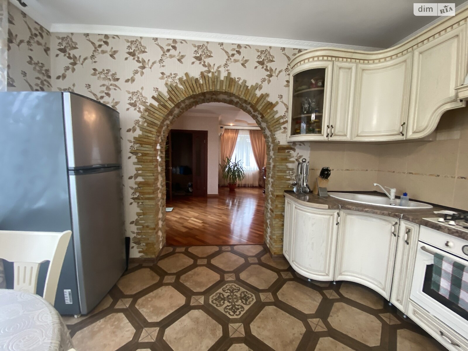 двухэтажный дом с верандой, 200 кв. м, кирпич. Продажа в Прибужскому фото 1