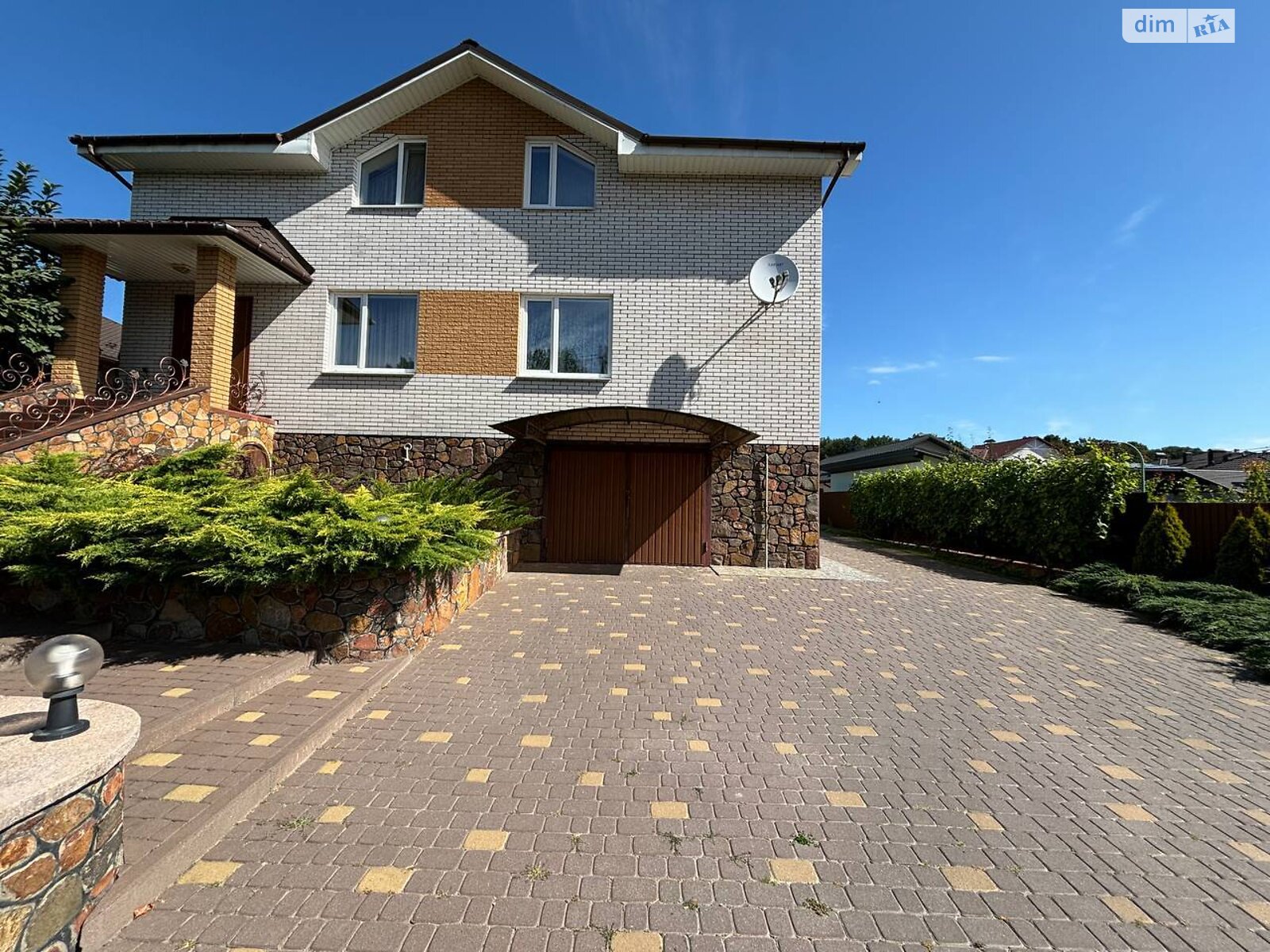 двоповерховий будинок з гаражем, 301.3 кв. м, кирпич. Продаж у Прибузькому фото 1