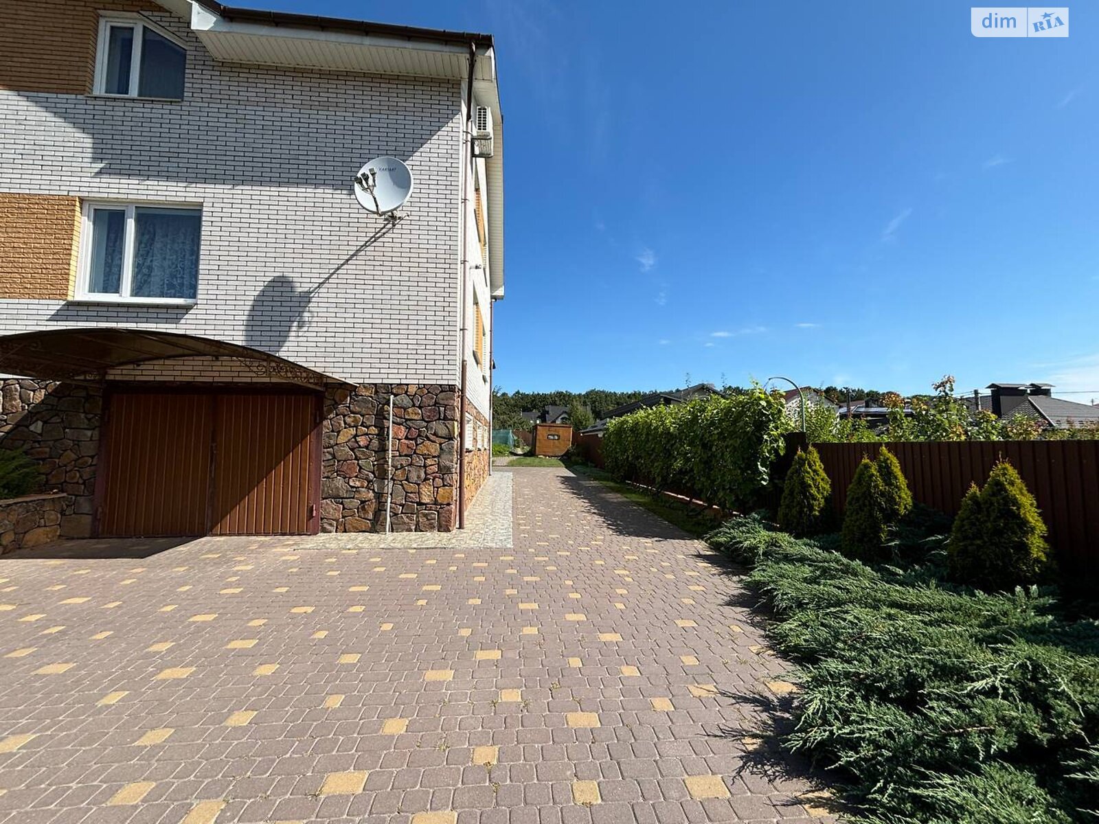 двоповерховий будинок з гаражем, 301.3 кв. м, кирпич. Продаж у Прибузькому фото 1