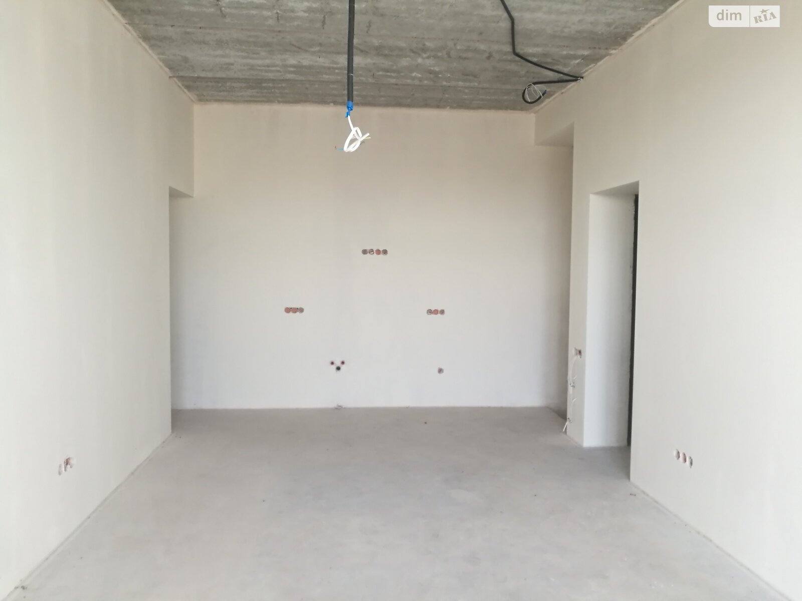 двухэтажный дом с балконом, 135 кв. м, шлакоблок. Продажа в Прилиманском фото 1