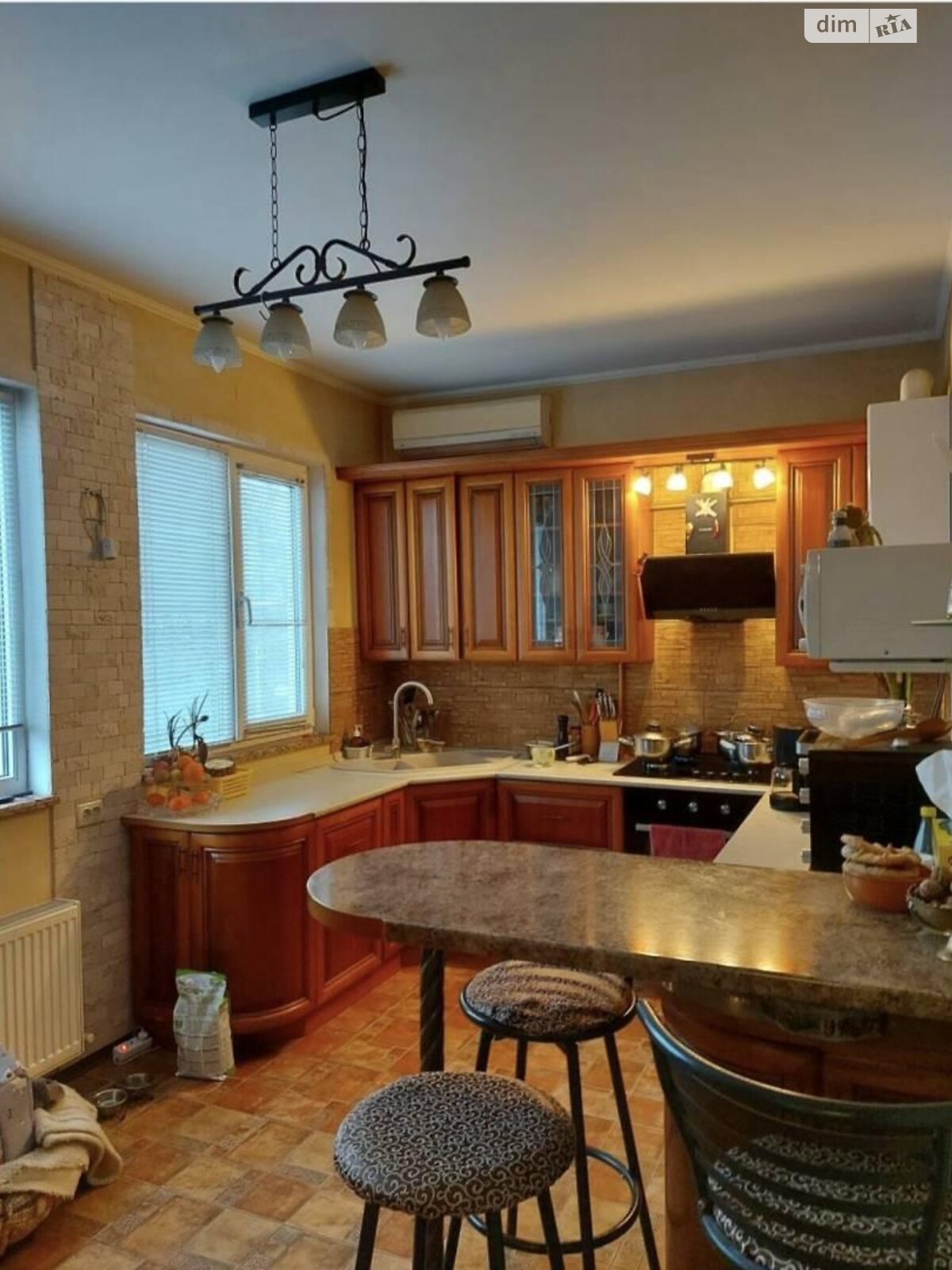 четырехэтажный дом, 200 кв. м, кирпич. Продажа в Прилиманском фото 1