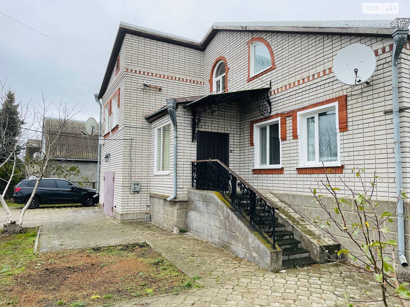 двухэтажный дом с гаражом, 280 кв. м, кирпич. Продажа в Приволчанском фото 1