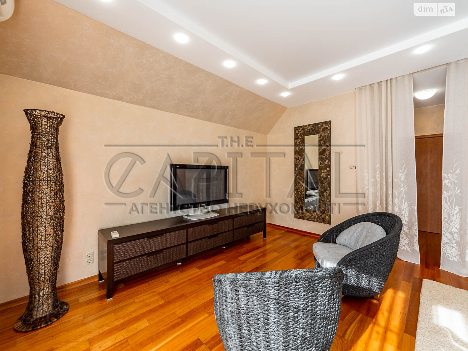 триповерховий будинок з верандою, 299.6 кв. м, цегла. Продаж у Воронькові фото 1 триповерховий будинок з верандою, 299.6 кв. м, цегла. Продаж у Воронькові фото 1