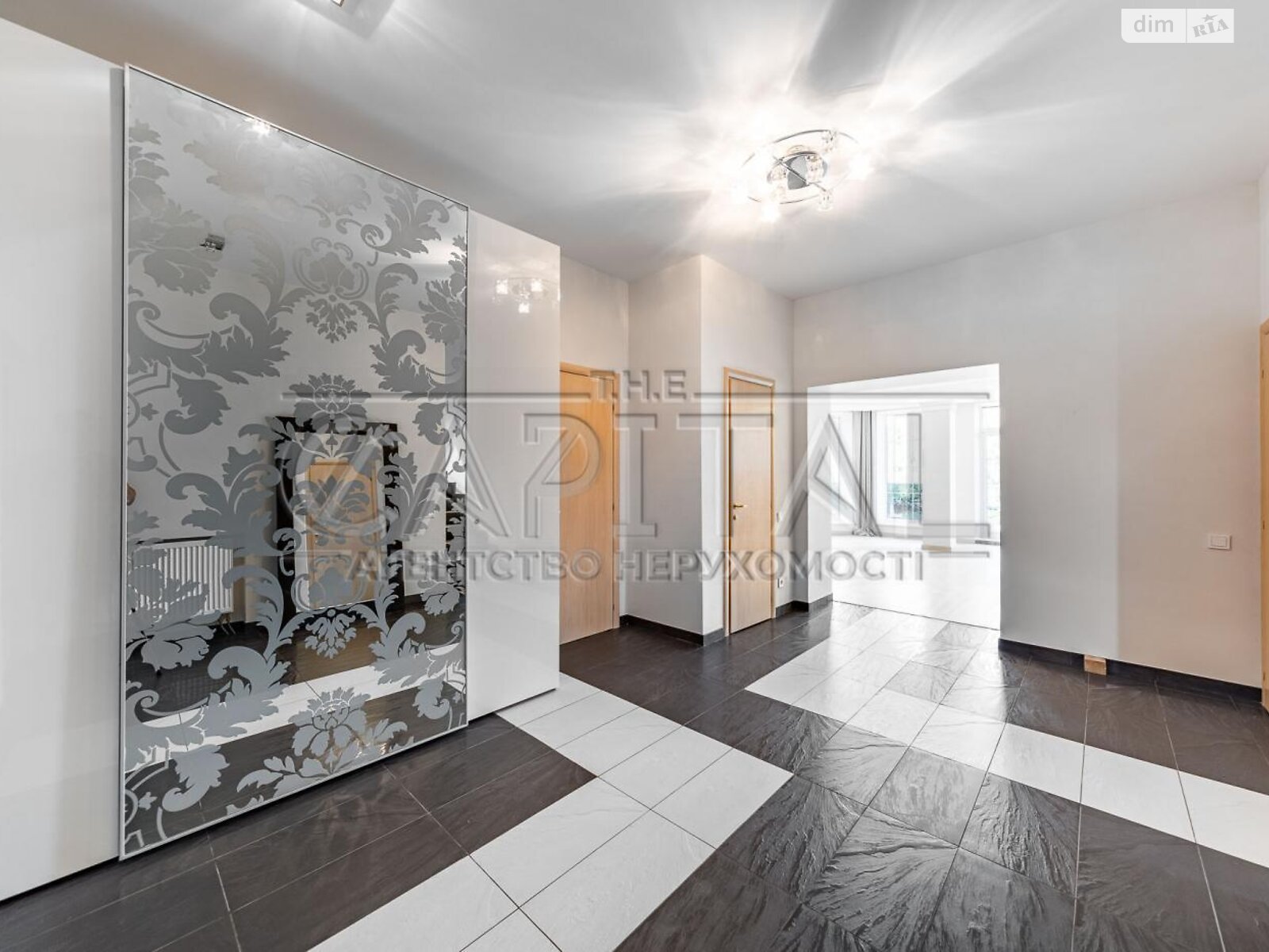 триповерховий будинок з гаражем, 299.6 кв. м, цегла. Продаж у Воронівці фото 1 триповерховий будинок з гаражем, 299.6 кв. м, цегла. Продаж у Воронівці фото 1