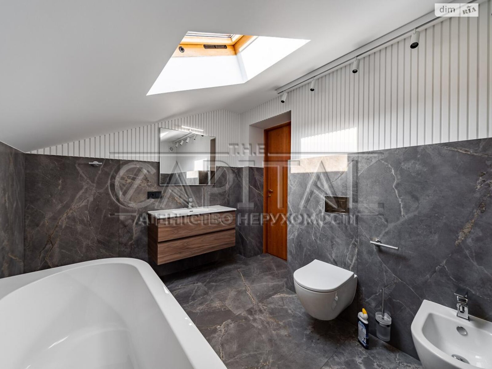 триповерховий будинок з гаражем, 299.6 кв. м, цегла. Продаж у Воронівці фото 1 триповерховий будинок з гаражем, 299.6 кв. м, цегла. Продаж у Воронівці фото 1