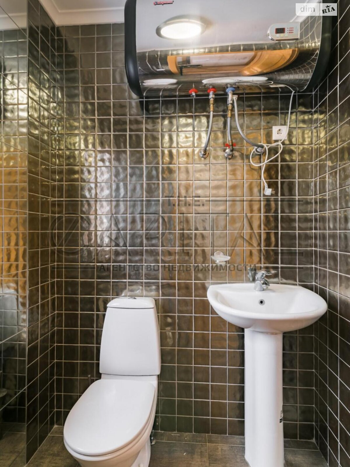двухэтажный дом с верандой, 245 кв. м, кирпич. Продажа в Процеве фото 1