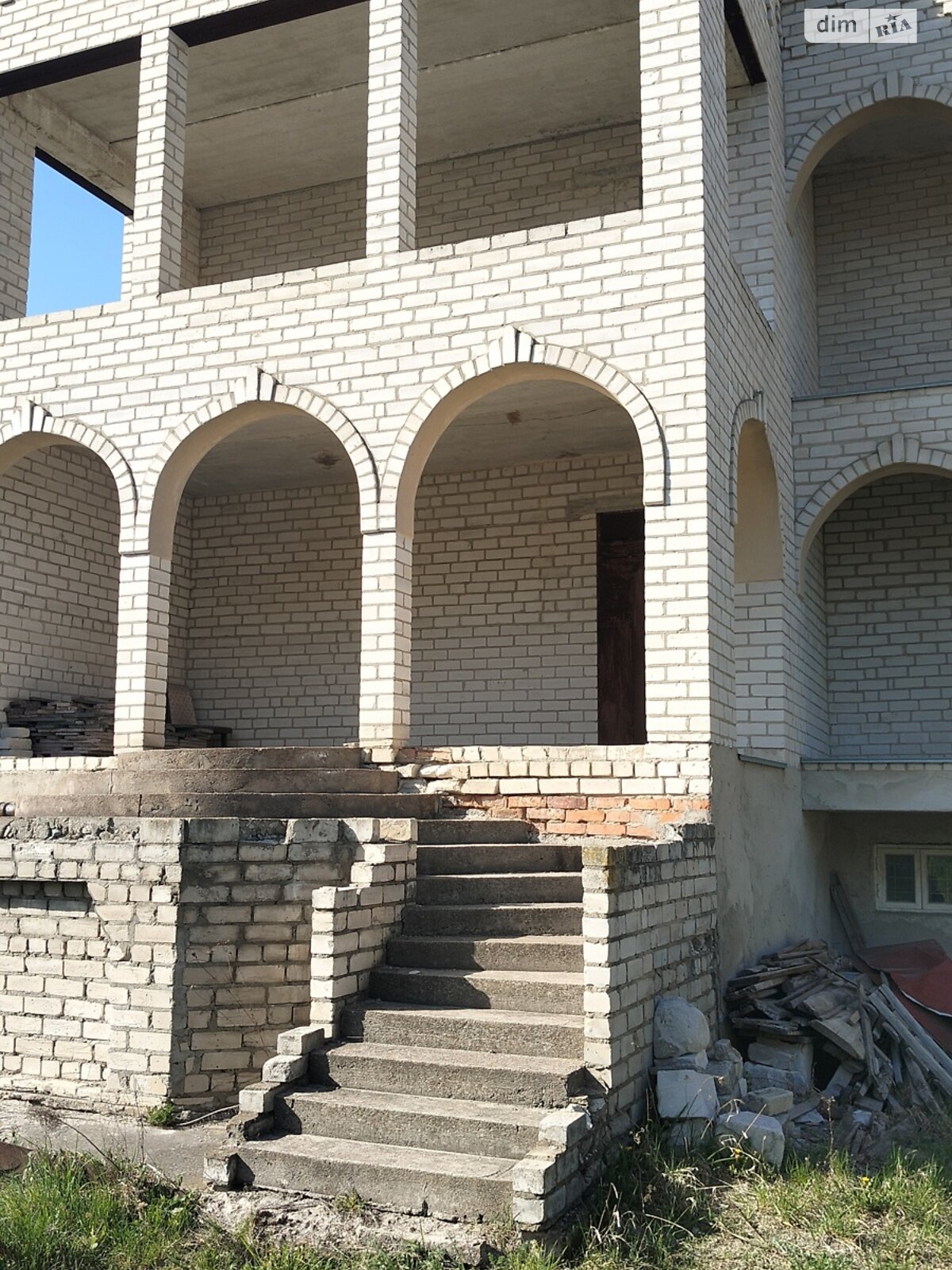 трехэтажный дом, 280 кв. м, кирпич. Продажа в Пряжево фото 1 трехэтажный дом, 280 кв. м, кирпич. Продажа в Пряжево фото 1
