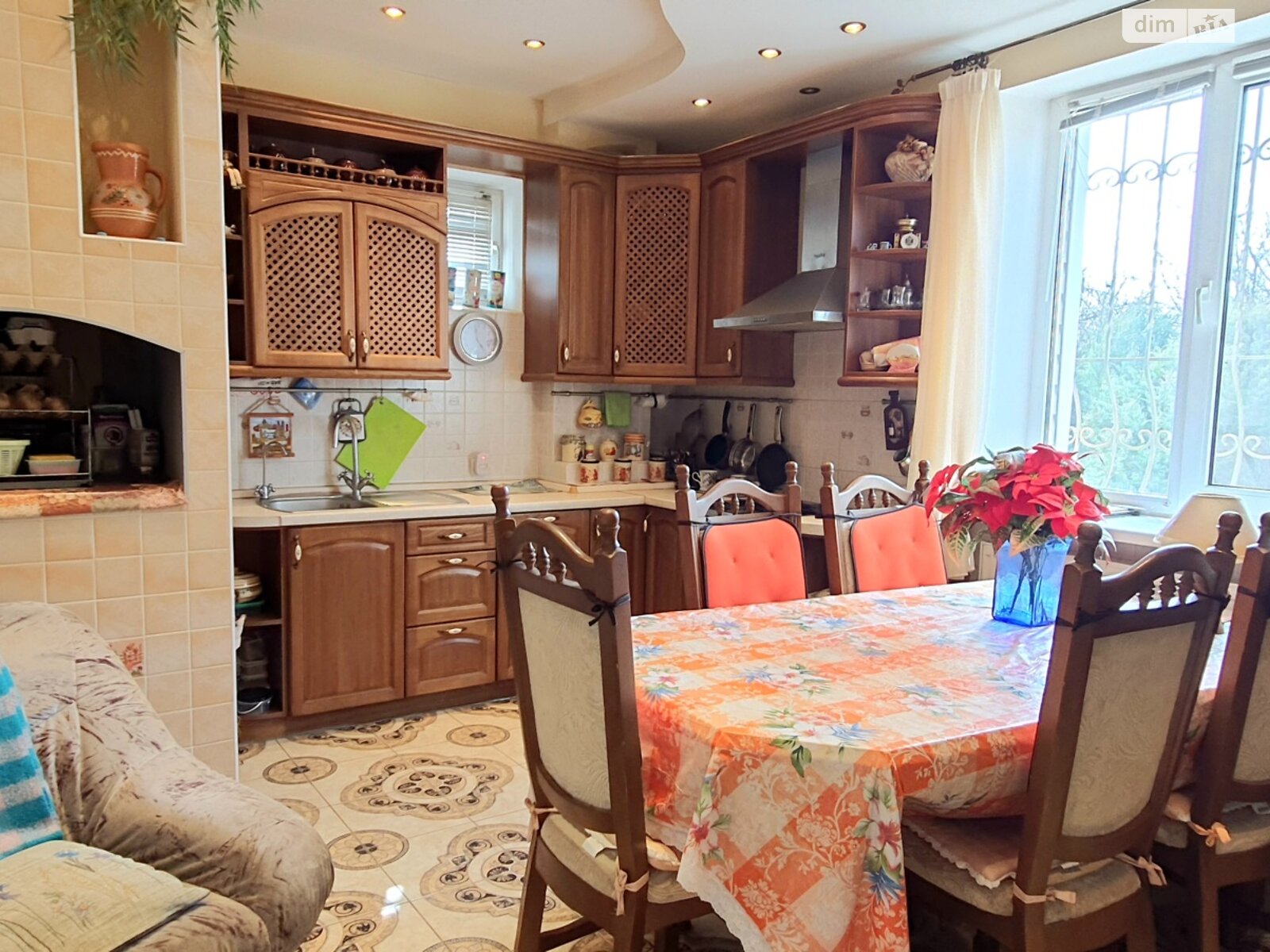 трехэтажный дом с гаражом, 289 кв. м, кирпич. Продажа в Пуховке фото 1