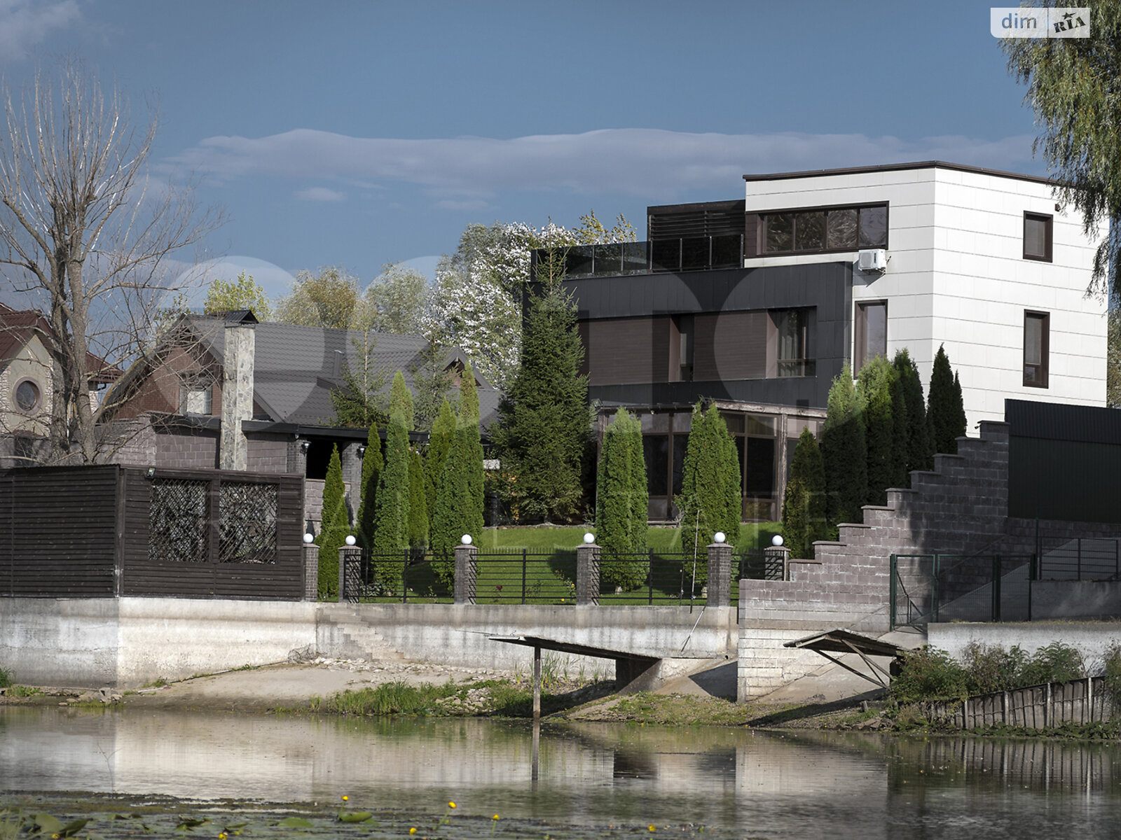 триповерховий будинок з верандою, 215.1 кв. м, цегла. Продаж у Пухівці фото 1 триповерховий будинок з верандою, 215.1 кв. м, цегла. Продаж у Пухівці фото 1