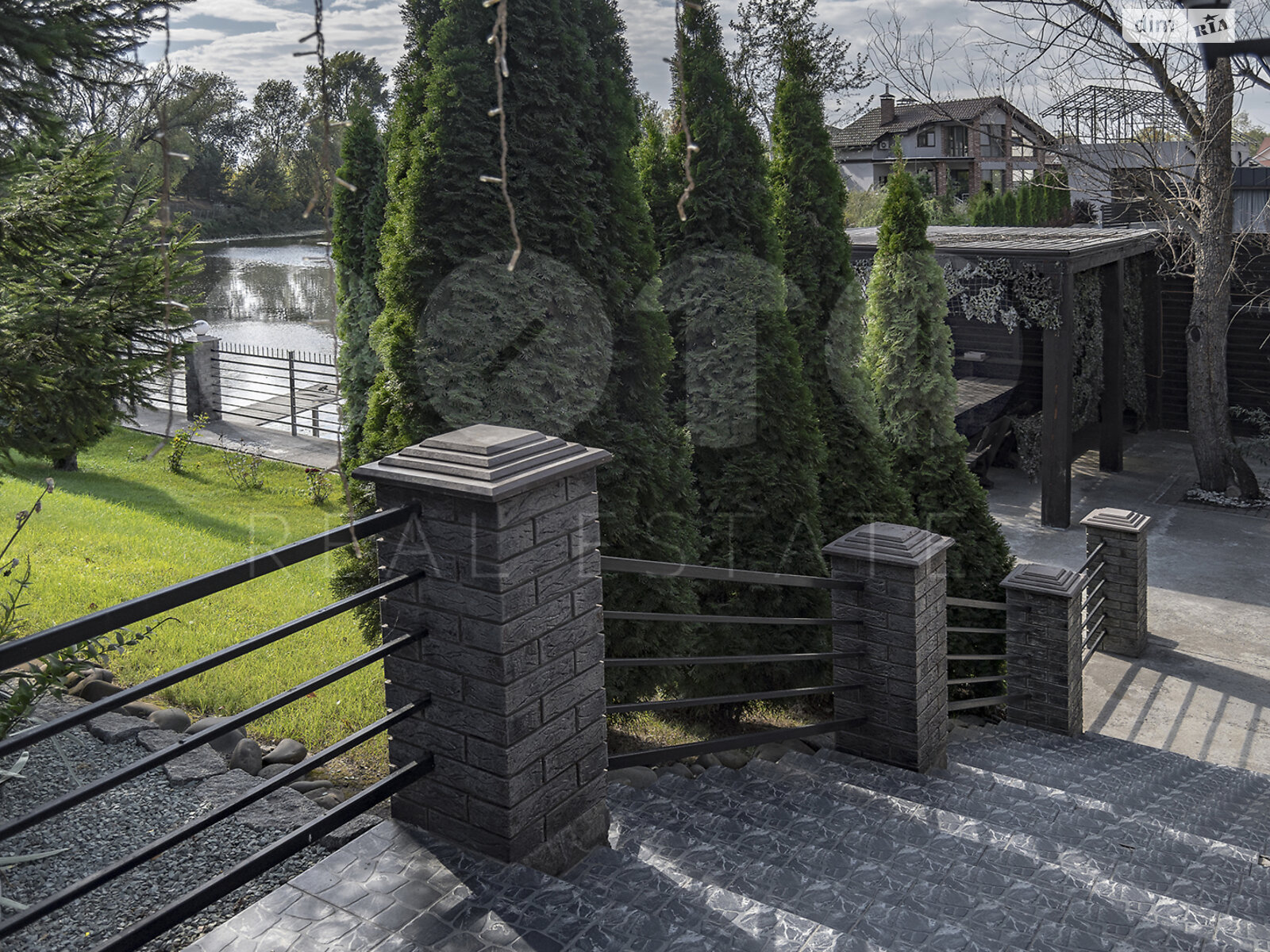 триповерховий будинок з верандою, 215.1 кв. м, цегла. Продаж у Пухівці фото 1 триповерховий будинок з верандою, 215.1 кв. м, цегла. Продаж у Пухівці фото 1