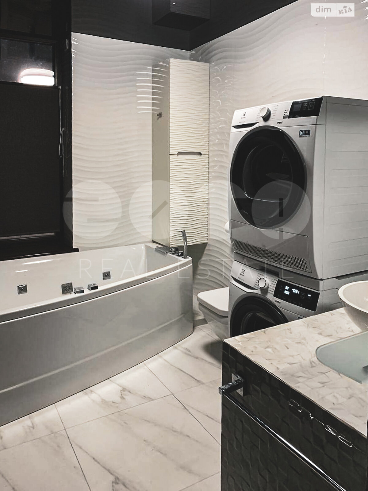 триповерховий будинок з верандою, 215.1 кв. м, цегла. Продаж у Пухівці фото 1 триповерховий будинок з верандою, 215.1 кв. м, цегла. Продаж у Пухівці фото 1