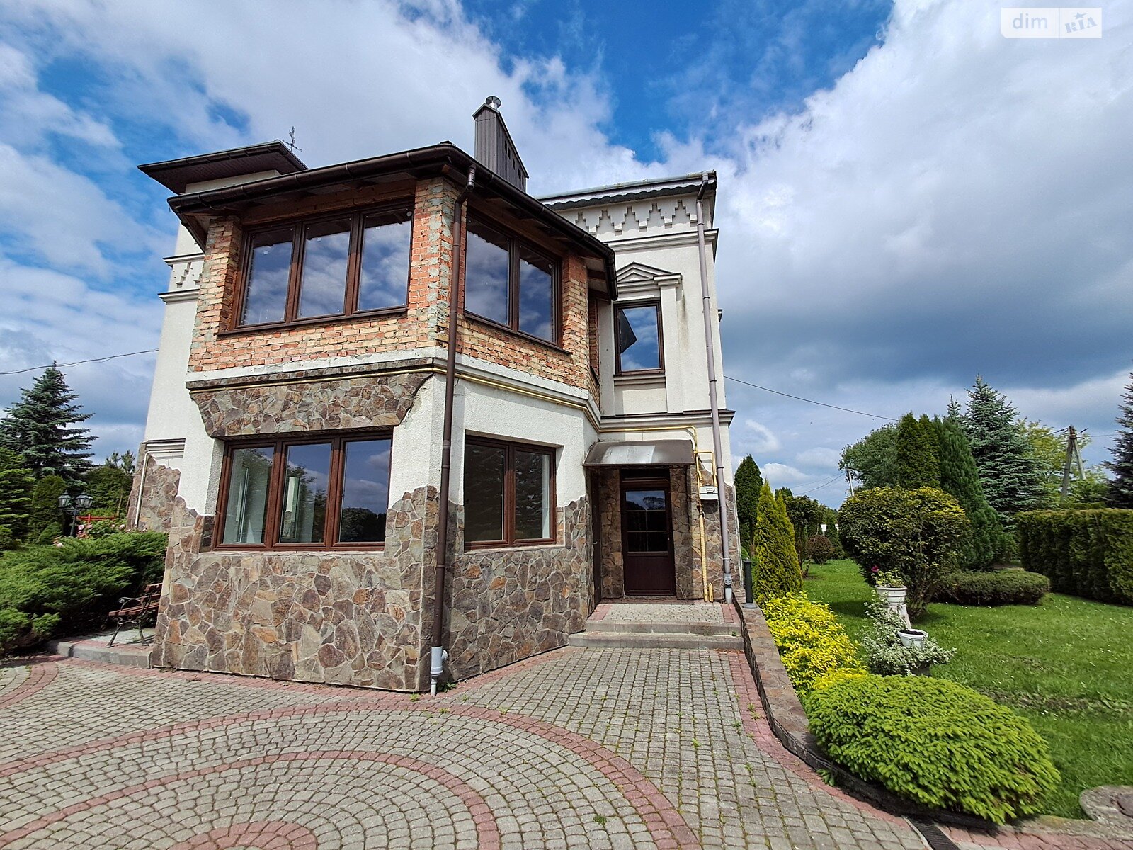 двоповерховий будинок, 267 кв. м, цегла. Продаж в Пустомитах, район Лісневичі фото 1 двоповерховий будинок, 267 кв. м, цегла. Продаж в Пустомитах, район Лісневичі фото 1