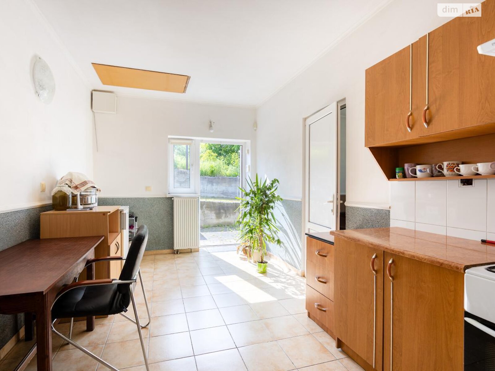 триповерховий будинок з гаражем, 279.9 кв. м, цегла. Продаж у Пустомитах фото 1