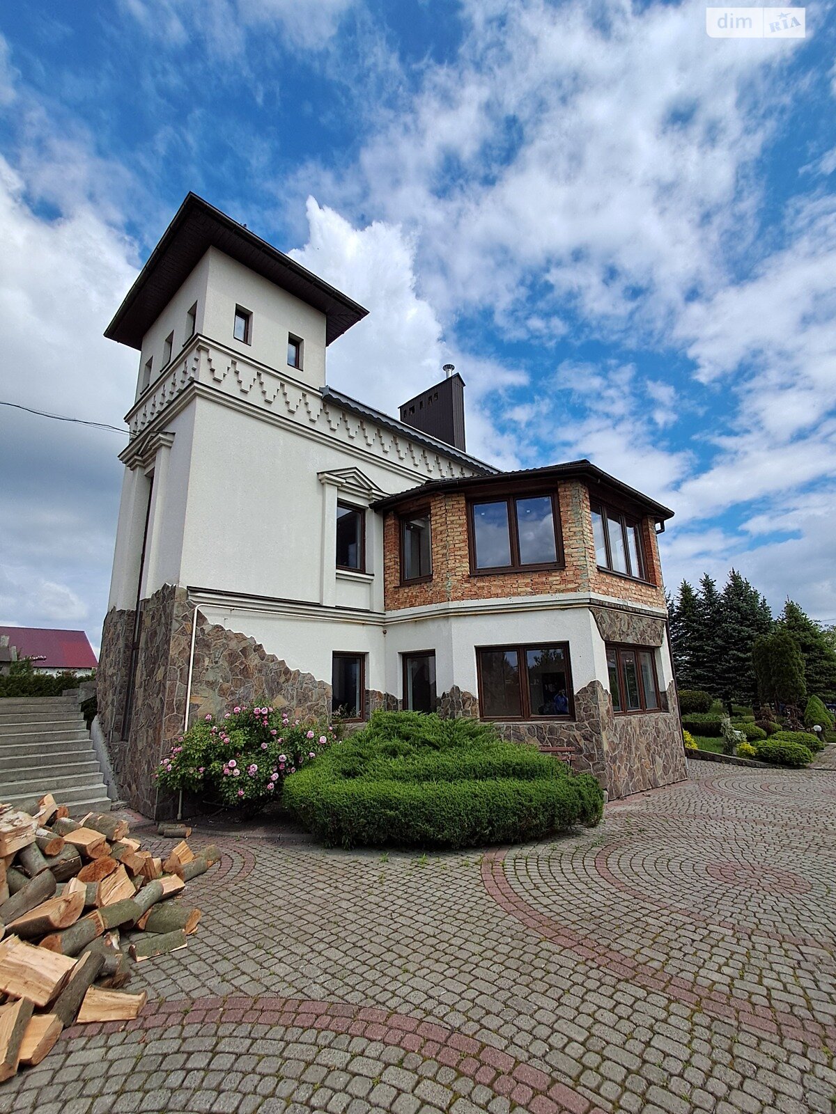 трехэтажный дом, 267 кв. м, кирпич. Продажа в Пустомытах фото 1 трехэтажный дом, 267 кв. м, кирпич. Продажа в Пустомытах фото 1