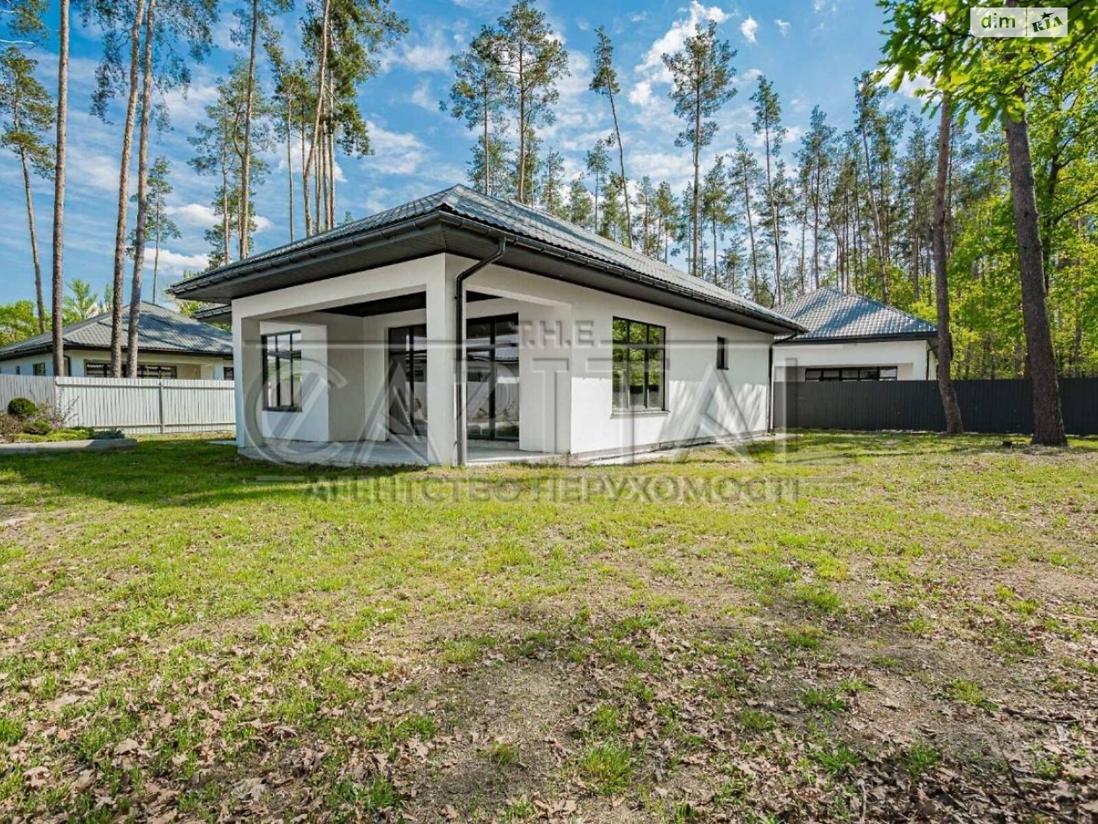 одноэтажный дом с мансардой, 187 кв. м, кирпич. Продажа в Путровке фото 1 одноэтажный дом с мансардой, 187 кв. м, кирпич. Продажа в Путровке фото 1